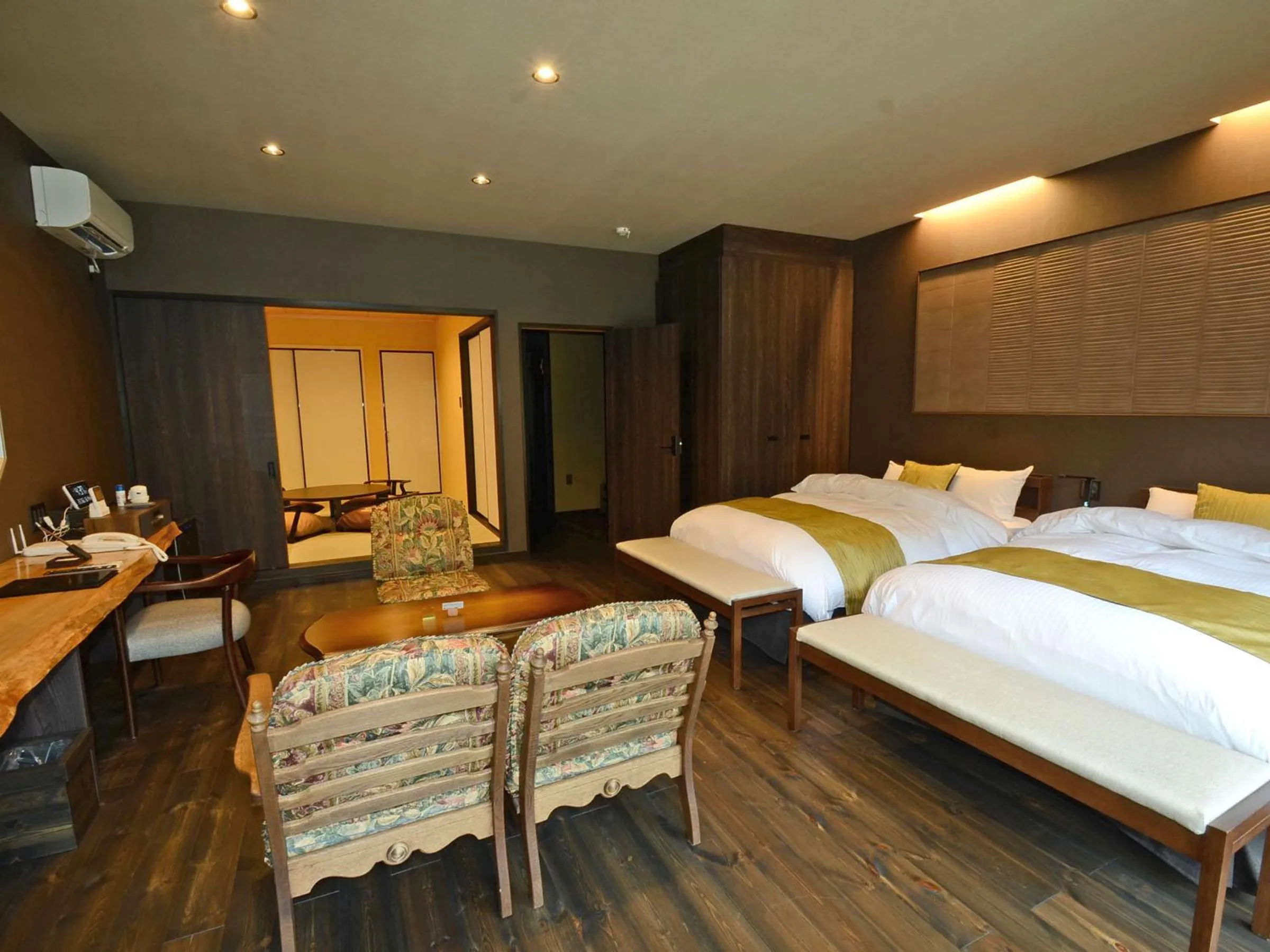 Photo of the whole room in Auberge Yusura