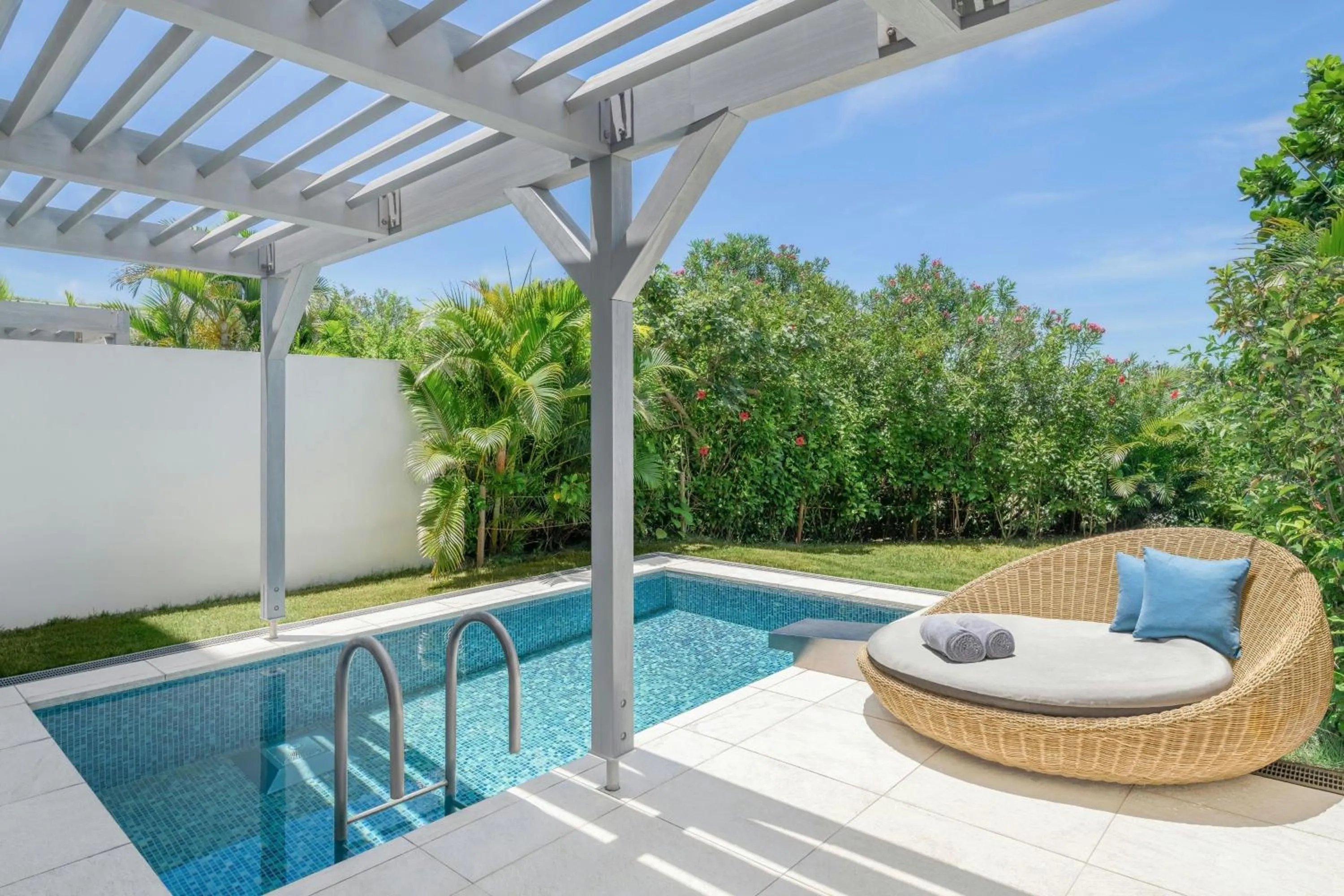 Swimming pool in IRAPH SUI, a Luxury Collection Hotel, Miyako Okinawa