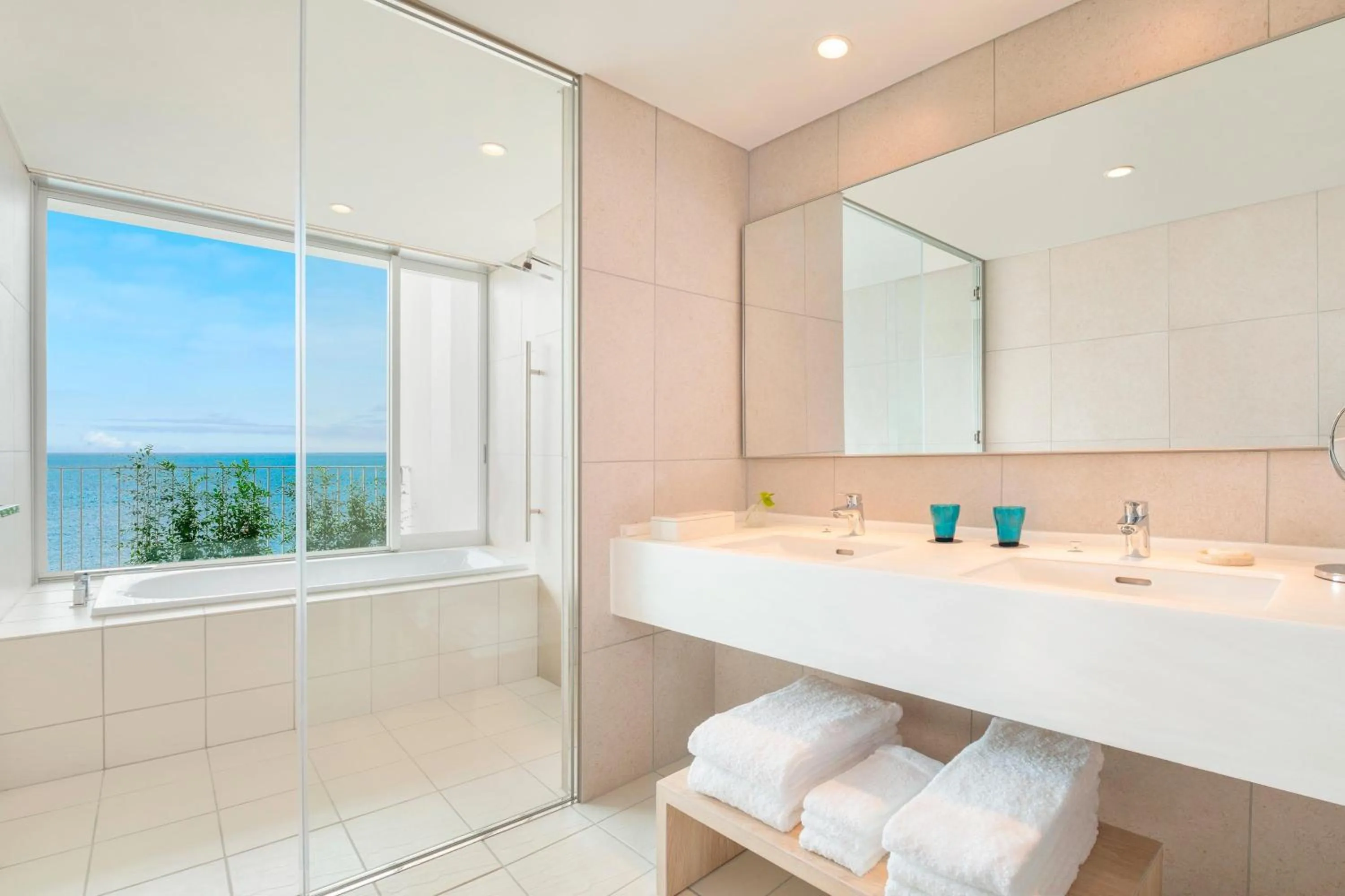 Bathroom in IRAPH SUI, a Luxury Collection Hotel, Miyako Okinawa