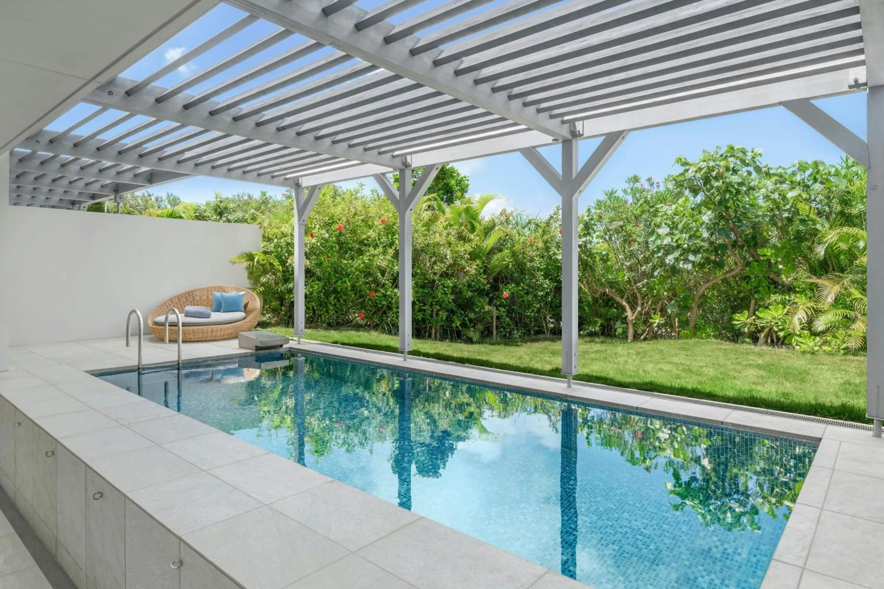 Swimming pool in IRAPH SUI, a Luxury Collection Hotel, Miyako Okinawa