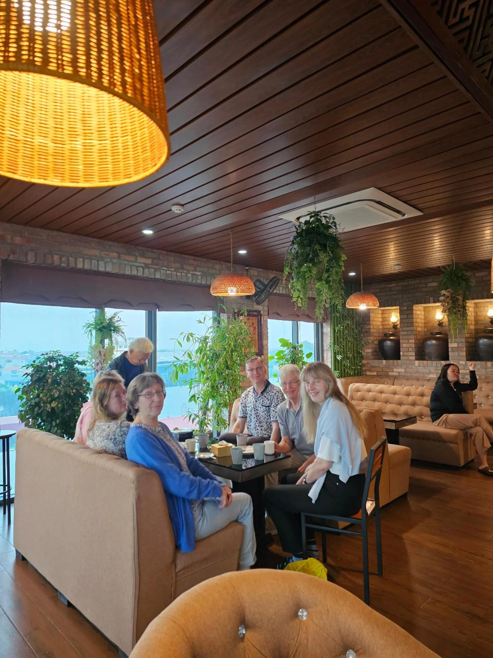 Restaurant/places to eat in Kawasaki Noi Bai Airport Hotel