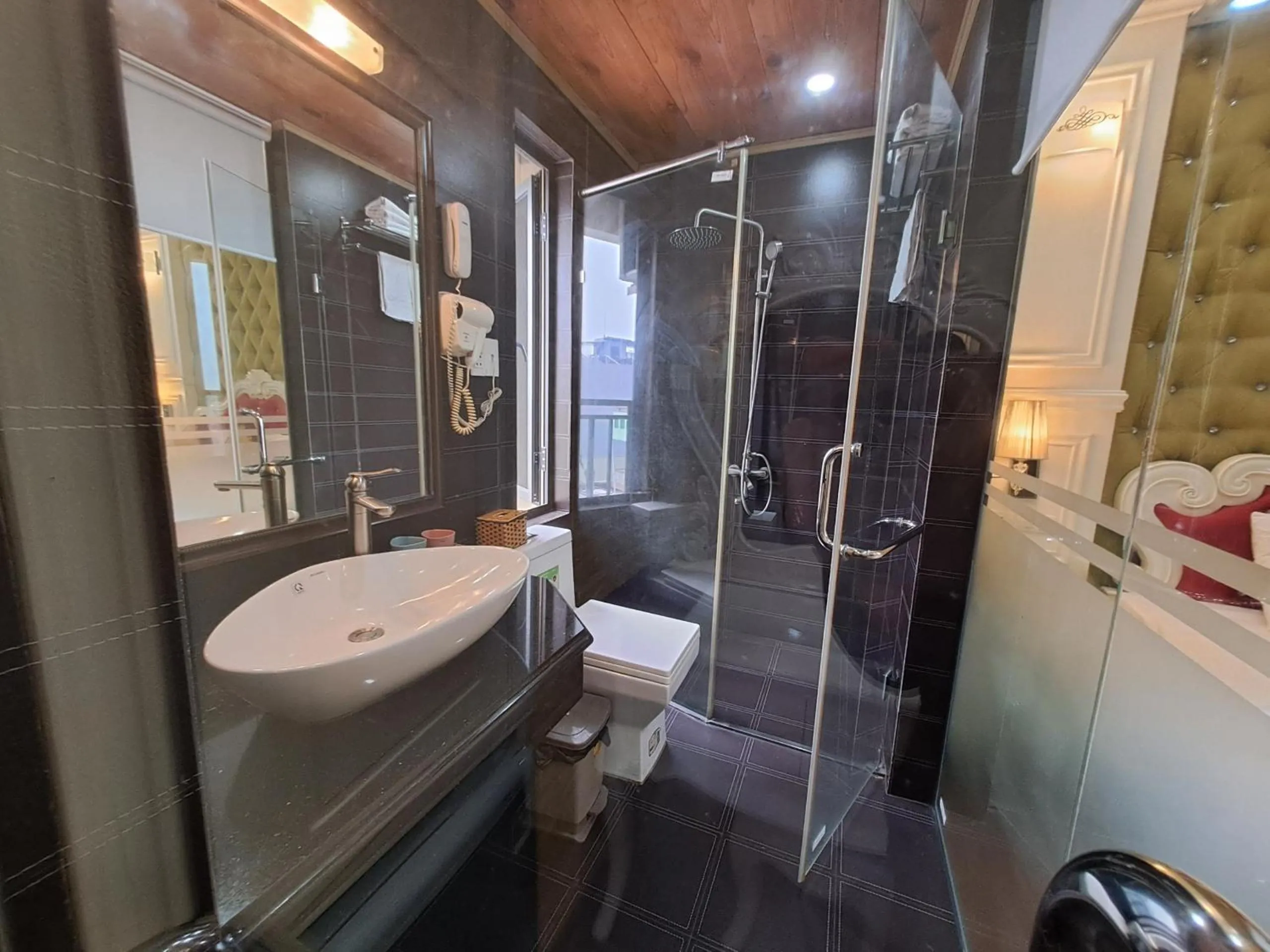 Shower in Kawasaki Noi Bai Airport Hotel