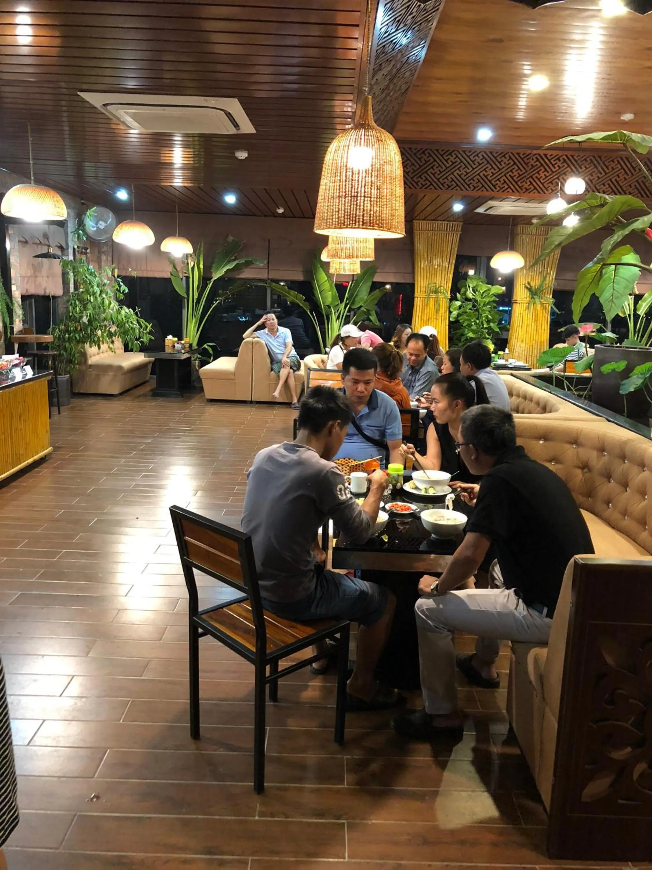 Restaurant/places to eat in Kawasaki Noi Bai Airport Hotel