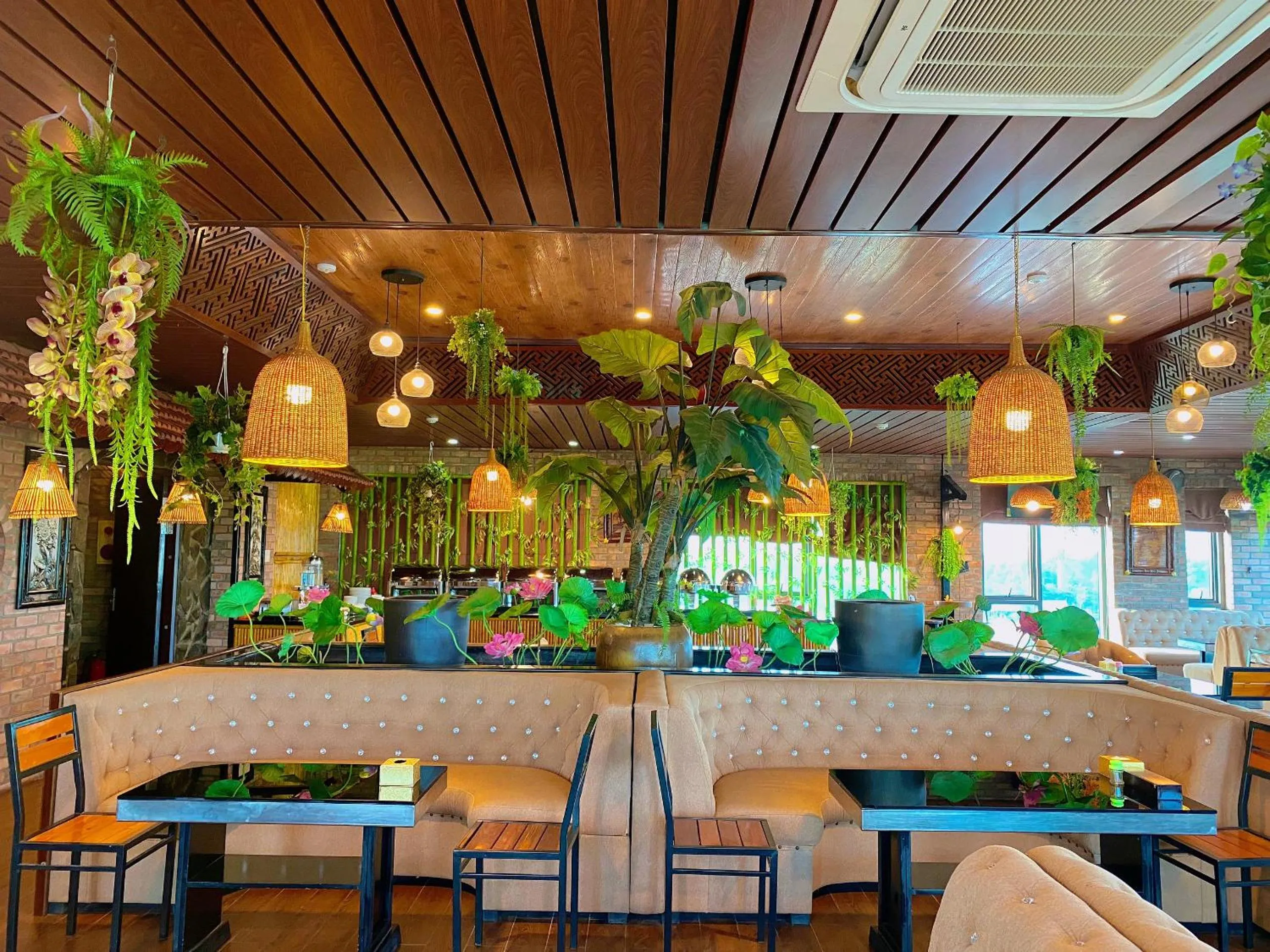 Restaurant/places to eat in Kawasaki Noi Bai Airport Hotel