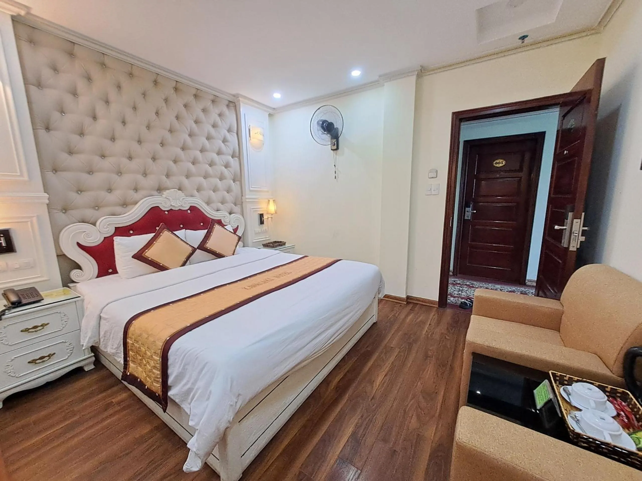 Photo of the whole room, Bed in Kawasaki Noi Bai Airport Hotel