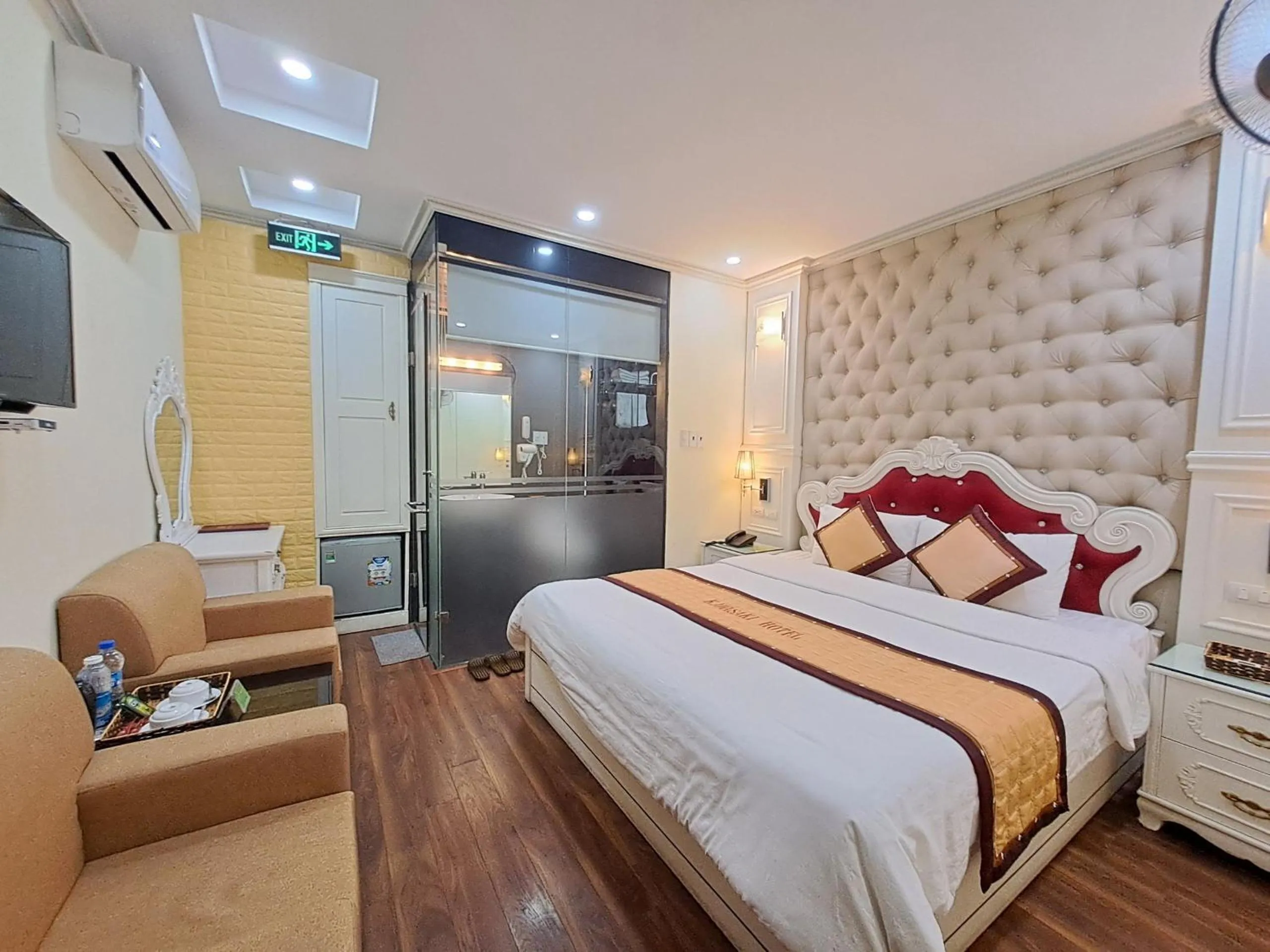 Photo of the whole room, Bed in Kawasaki Noi Bai Airport Hotel