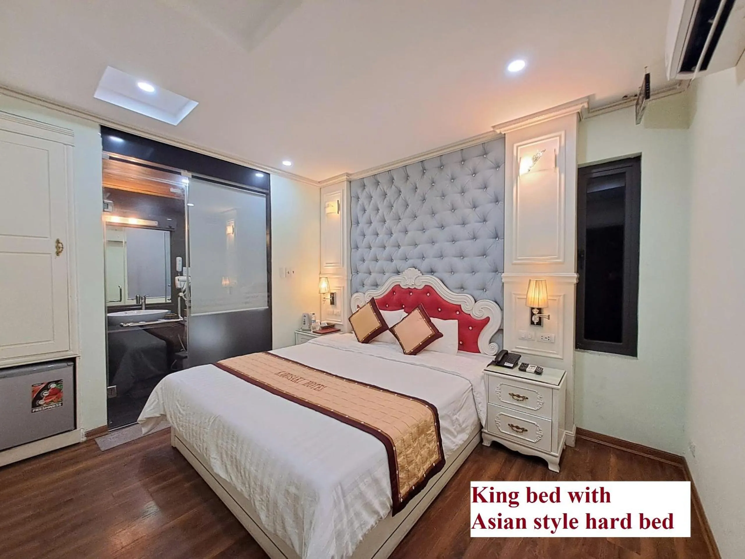 Property building, Bed in Kawasaki Noi Bai Airport Hotel