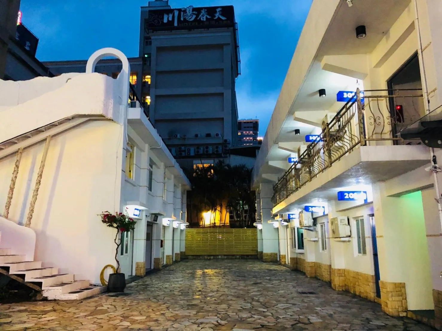 Property building in Youngs Hotspring Hotel