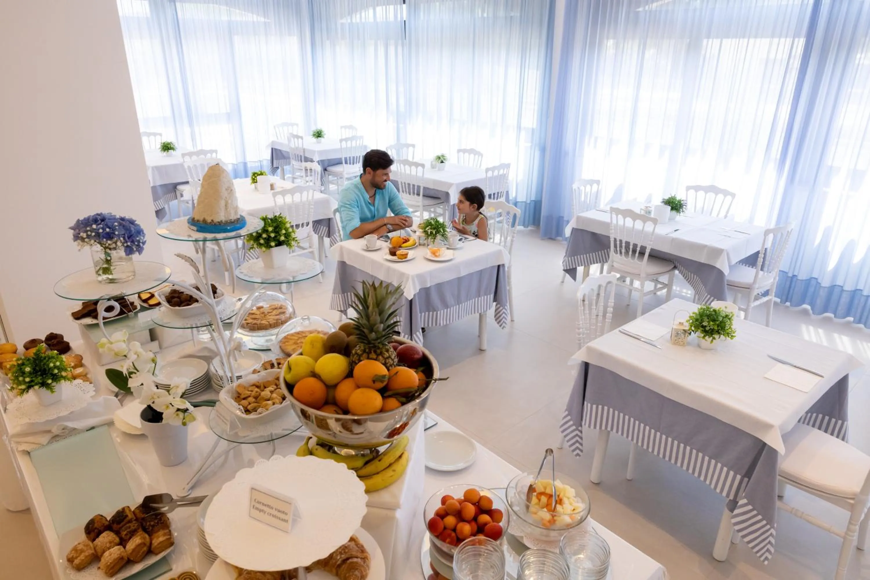 Restaurant/places to eat in Hotel Cristalda