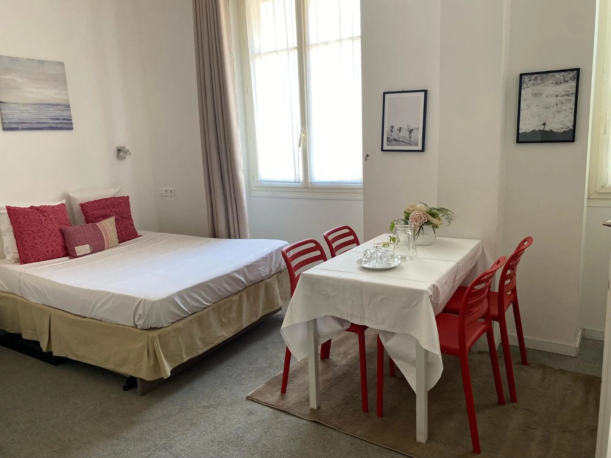 Photo of the whole room, Bed in Nice Appart