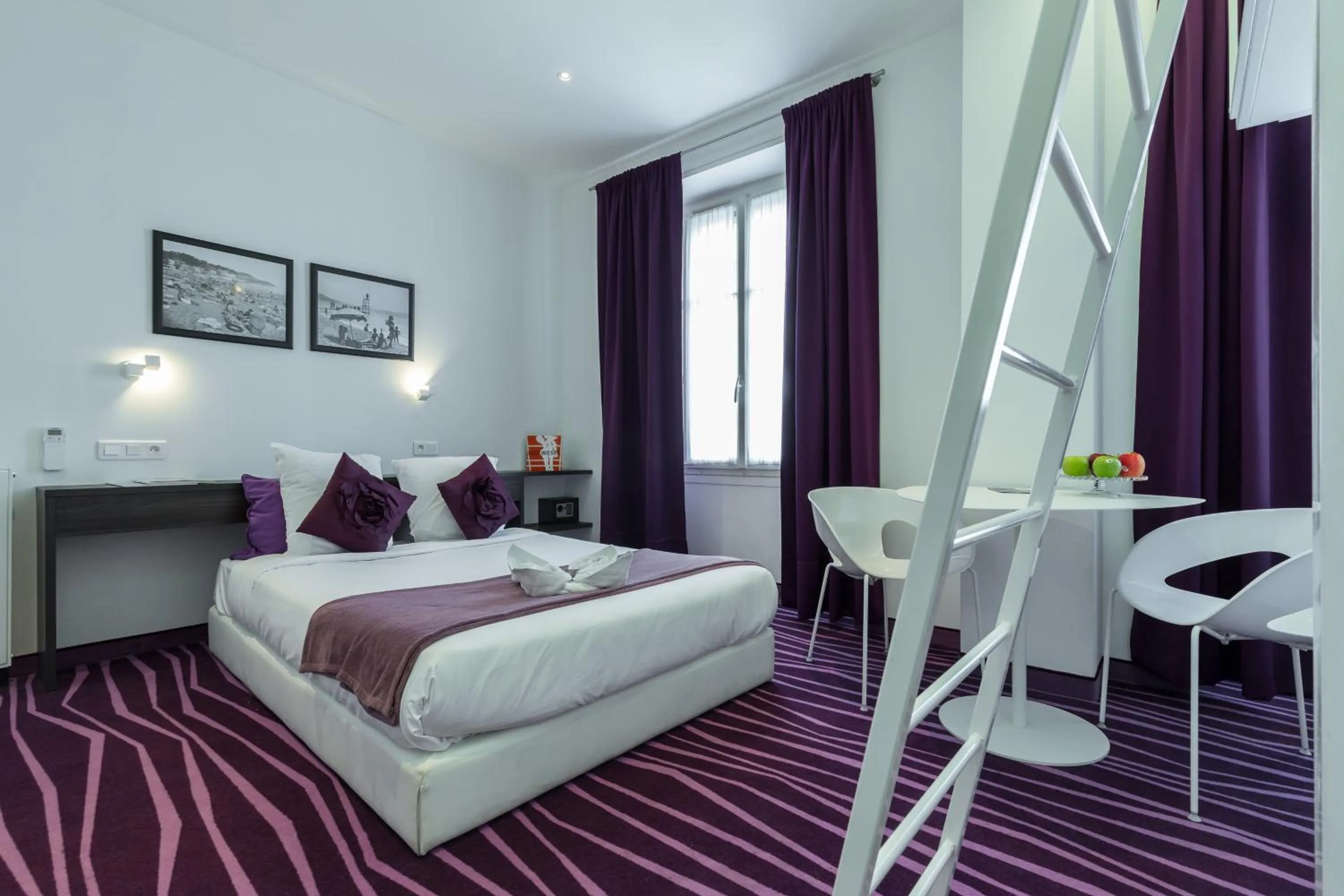 Living room, Bed in Nice Appart