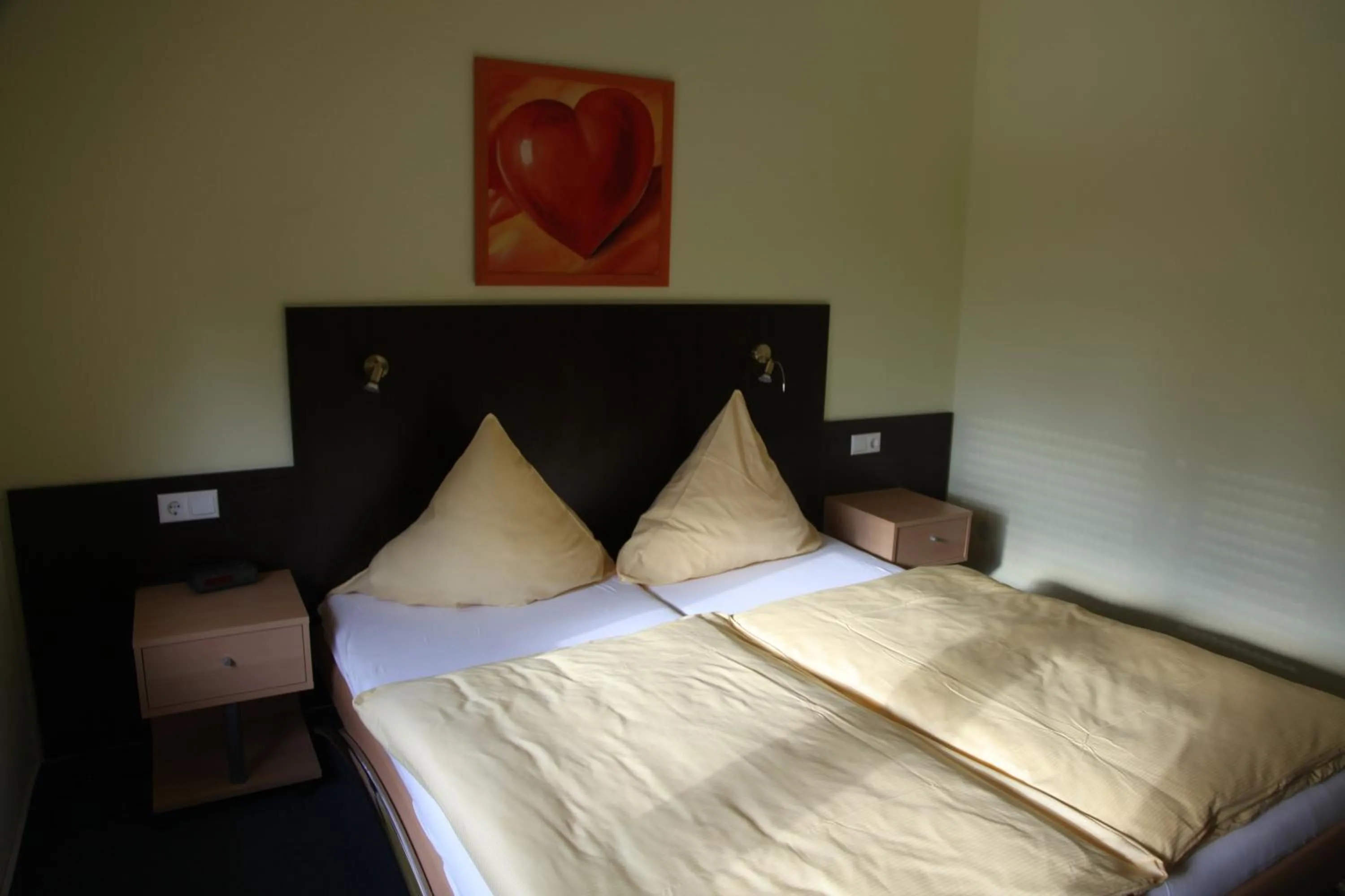 Photo of the whole room, Bed in Breer S Hotel