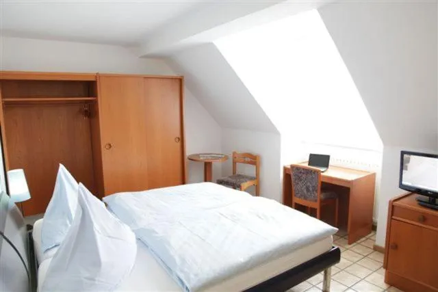 Photo of the whole room, Bed in Breer S Hotel