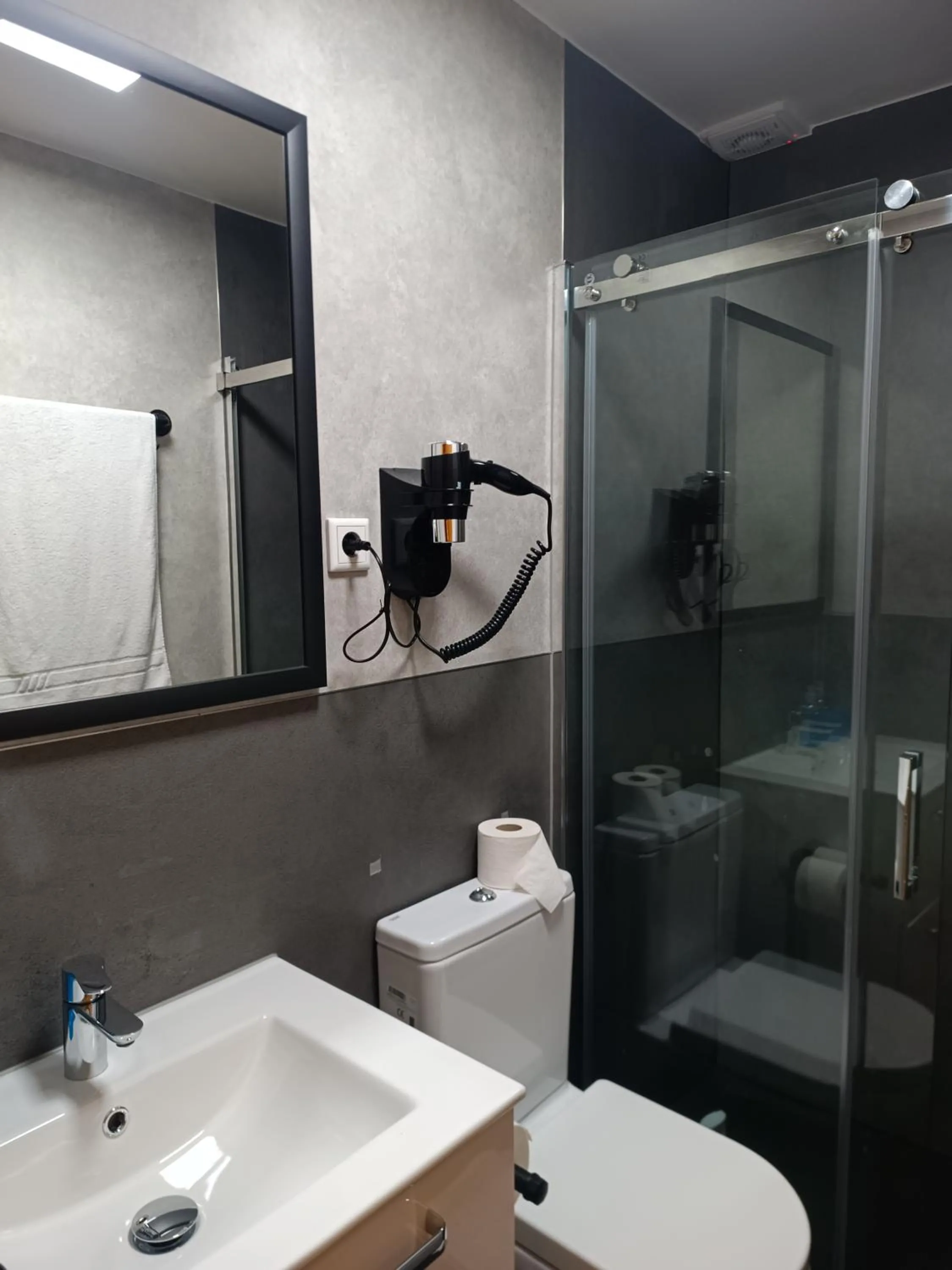 Bathroom in Breer S Hotel