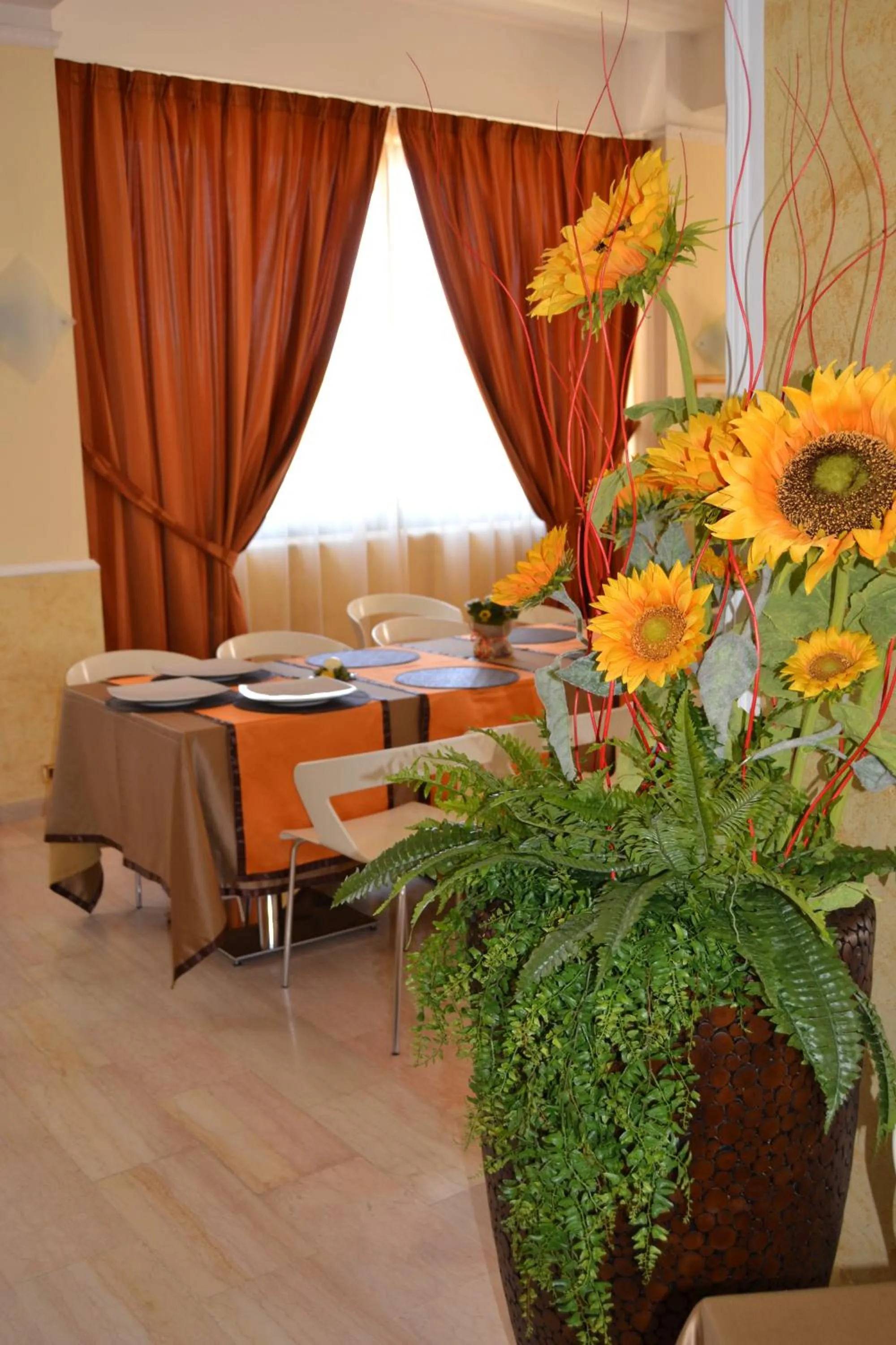 Restaurant/places to eat in Hotel San Luca