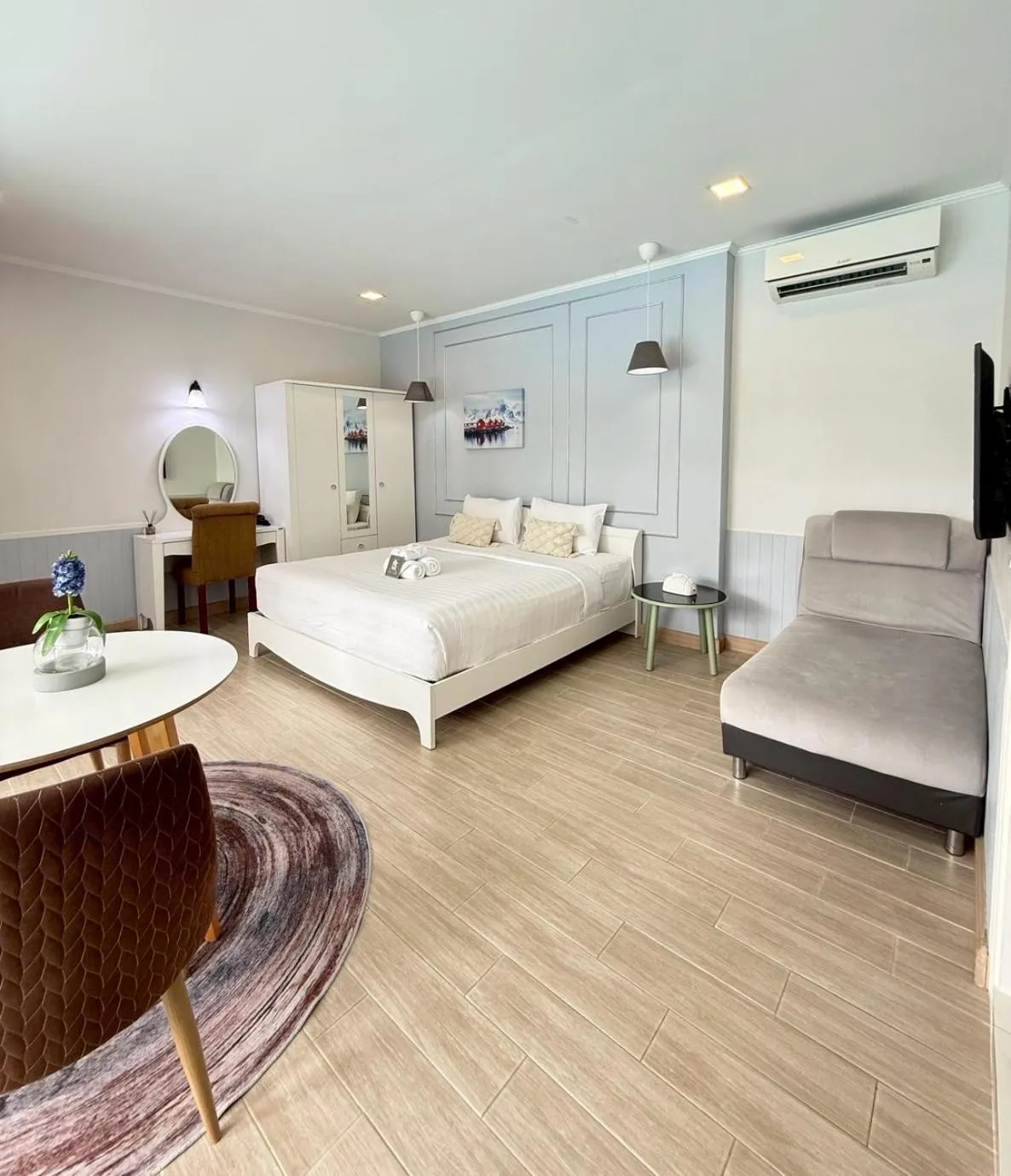 Living room, Bed in La Riva Boutique Hotel