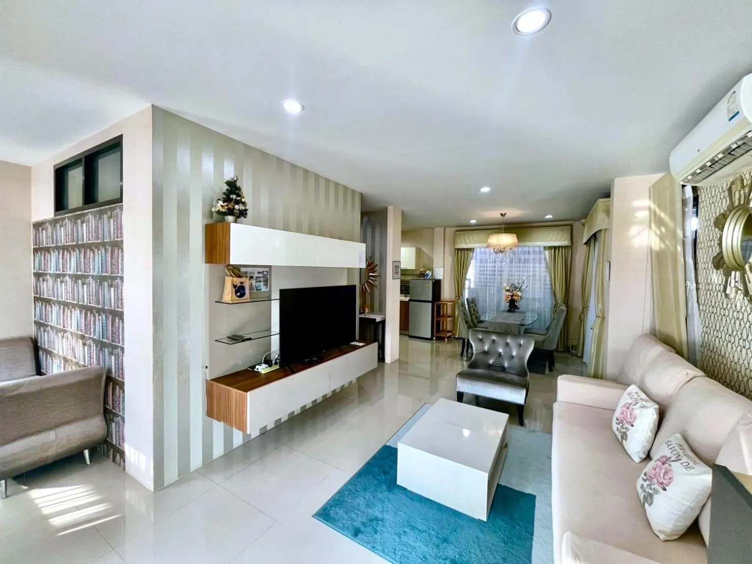 TV and multimedia in La Riva Boutique Hotel