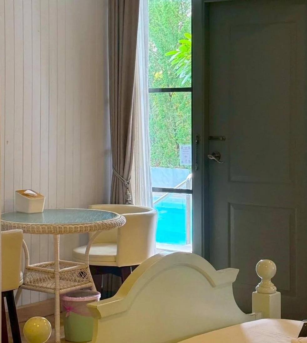 Living room in La Riva Boutique Hotel