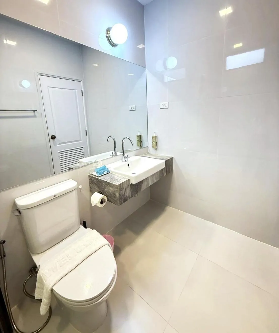 Bathroom in La Riva Boutique Hotel