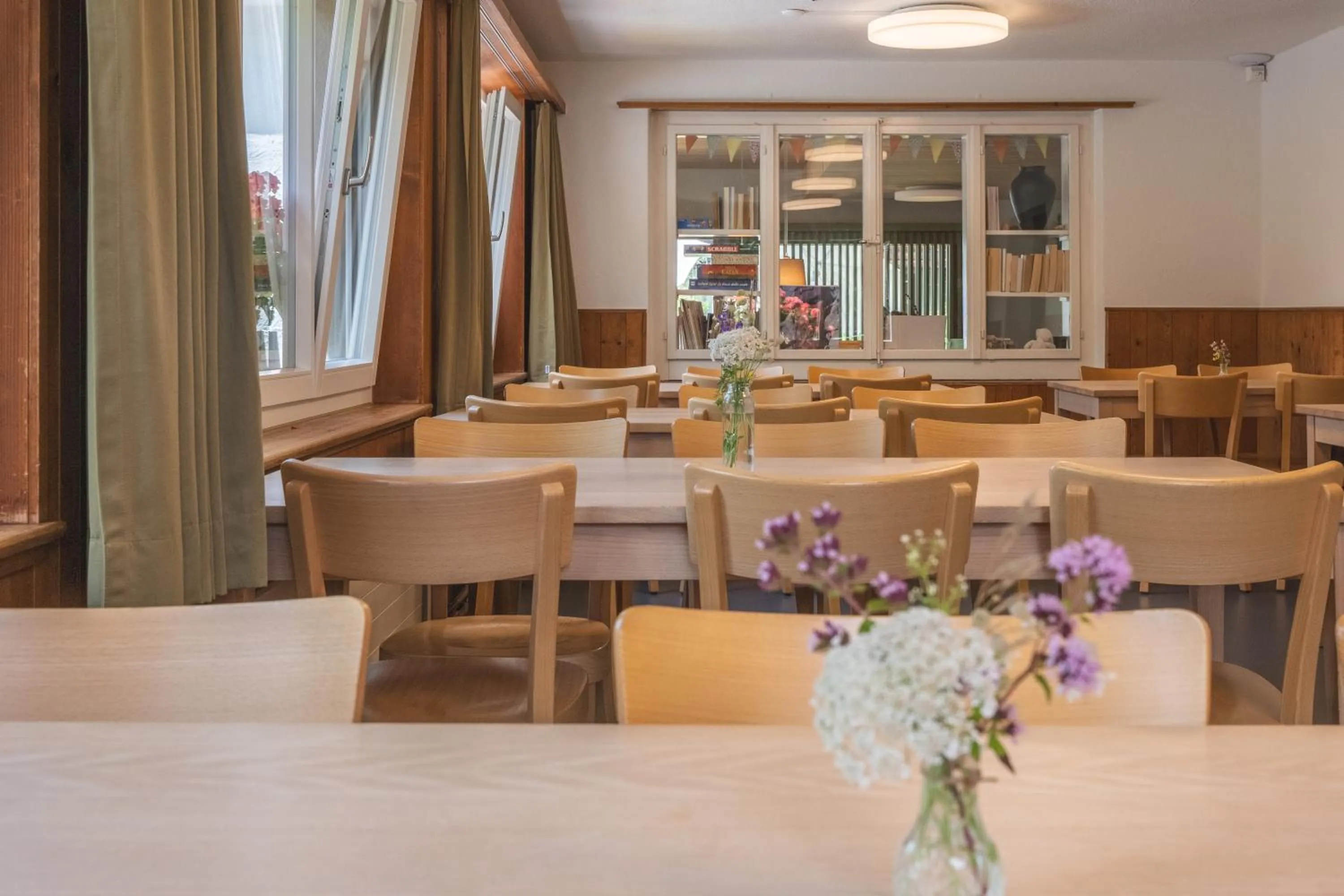 Restaurant/places to eat in Brienz Youth Hostel