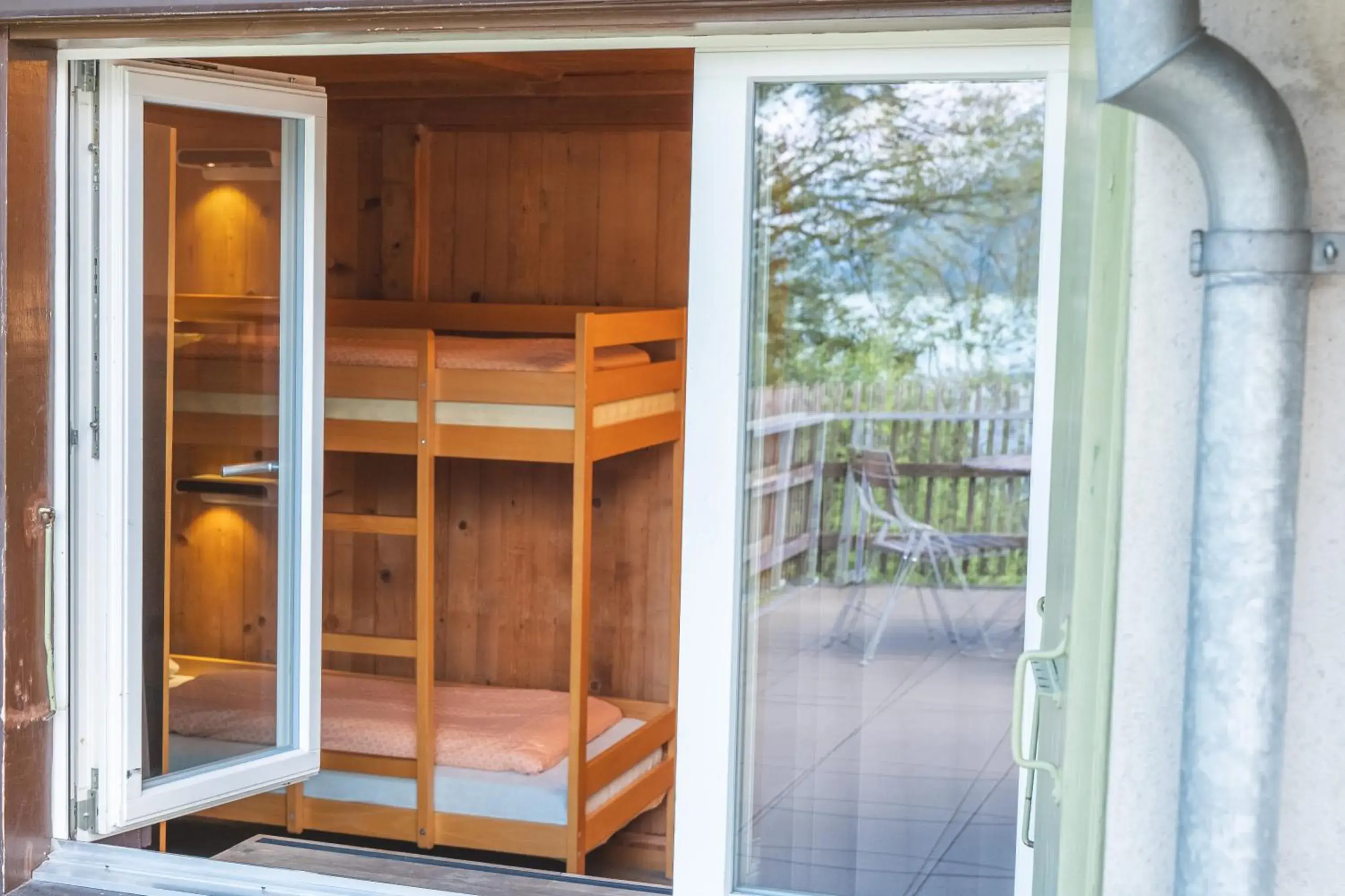 Quadruple Room with Shared Bathroom in Brienz Youth Hostel Quadruple Room with Shared Bathroom in Brienz Youth Hostel