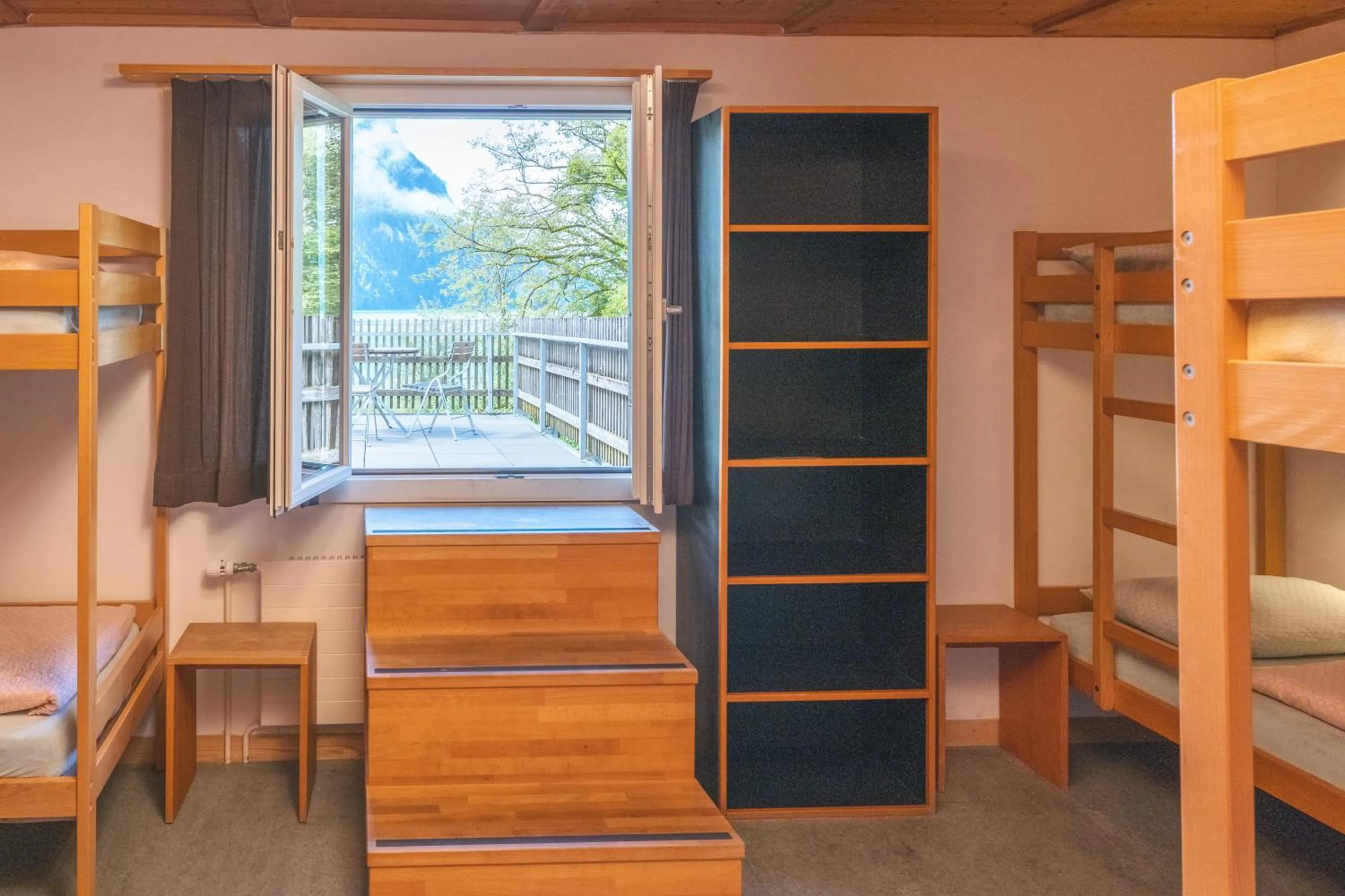 Bedroom, Bed in Brienz Youth Hostel