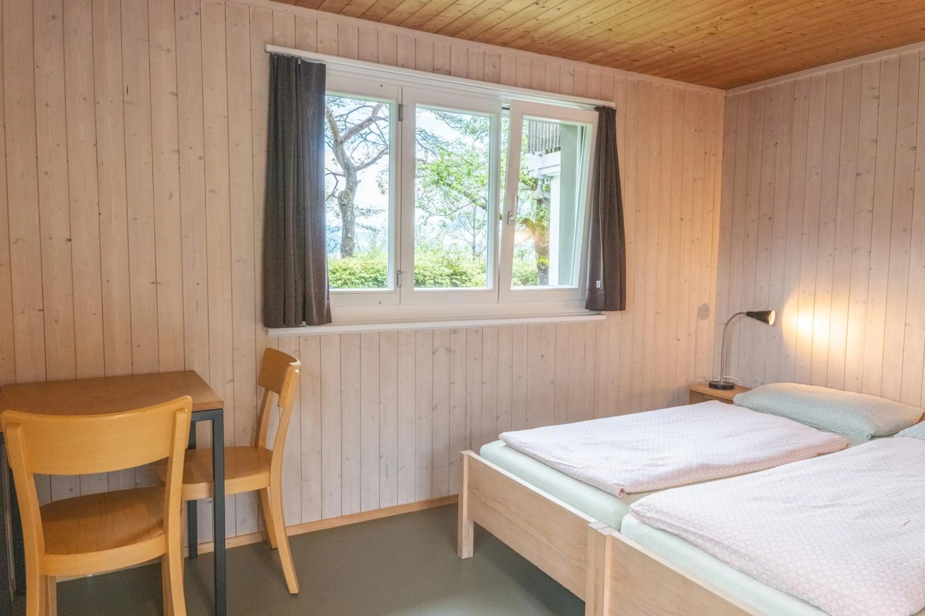 Photo of the whole room, Bed in Brienz Youth Hostel