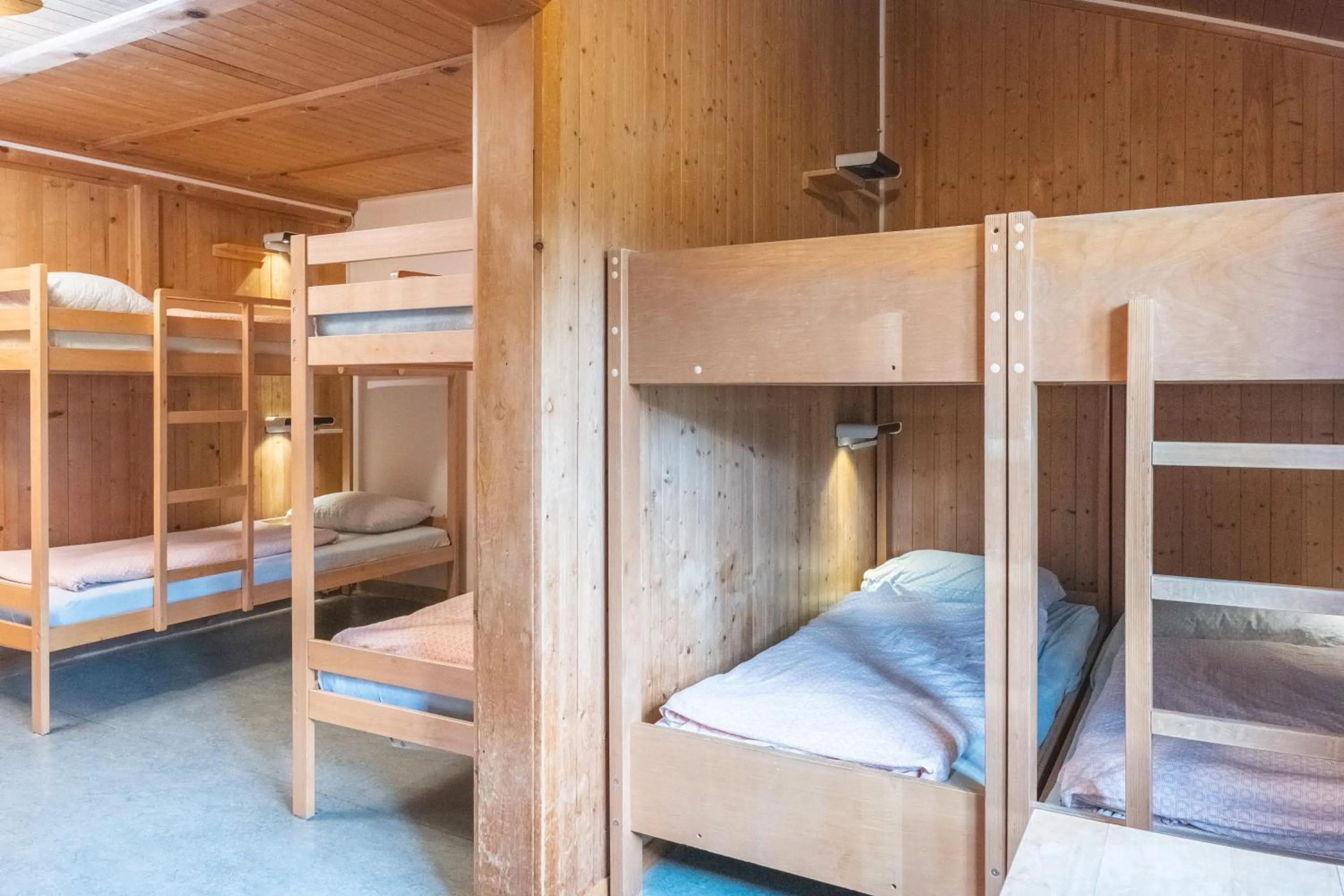 Bedroom, Bed in Brienz Youth Hostel