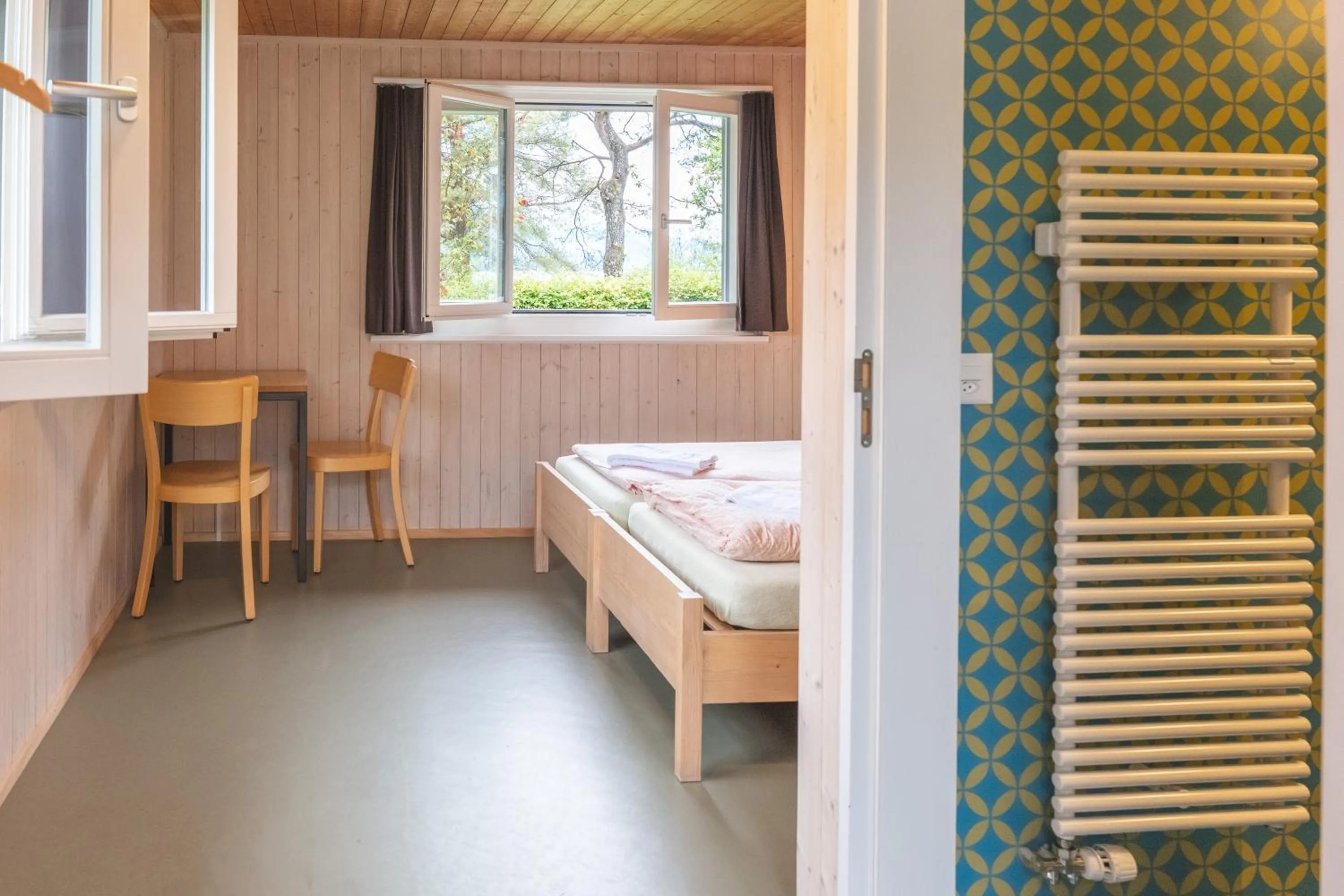 Photo of the whole room, Bed in Brienz Youth Hostel