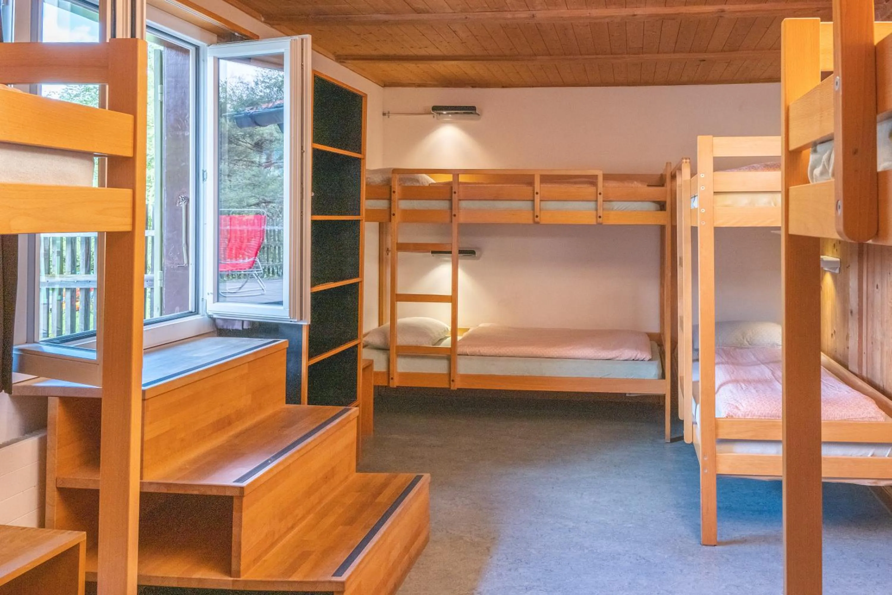 Photo of the whole room, Bed in Brienz Youth Hostel