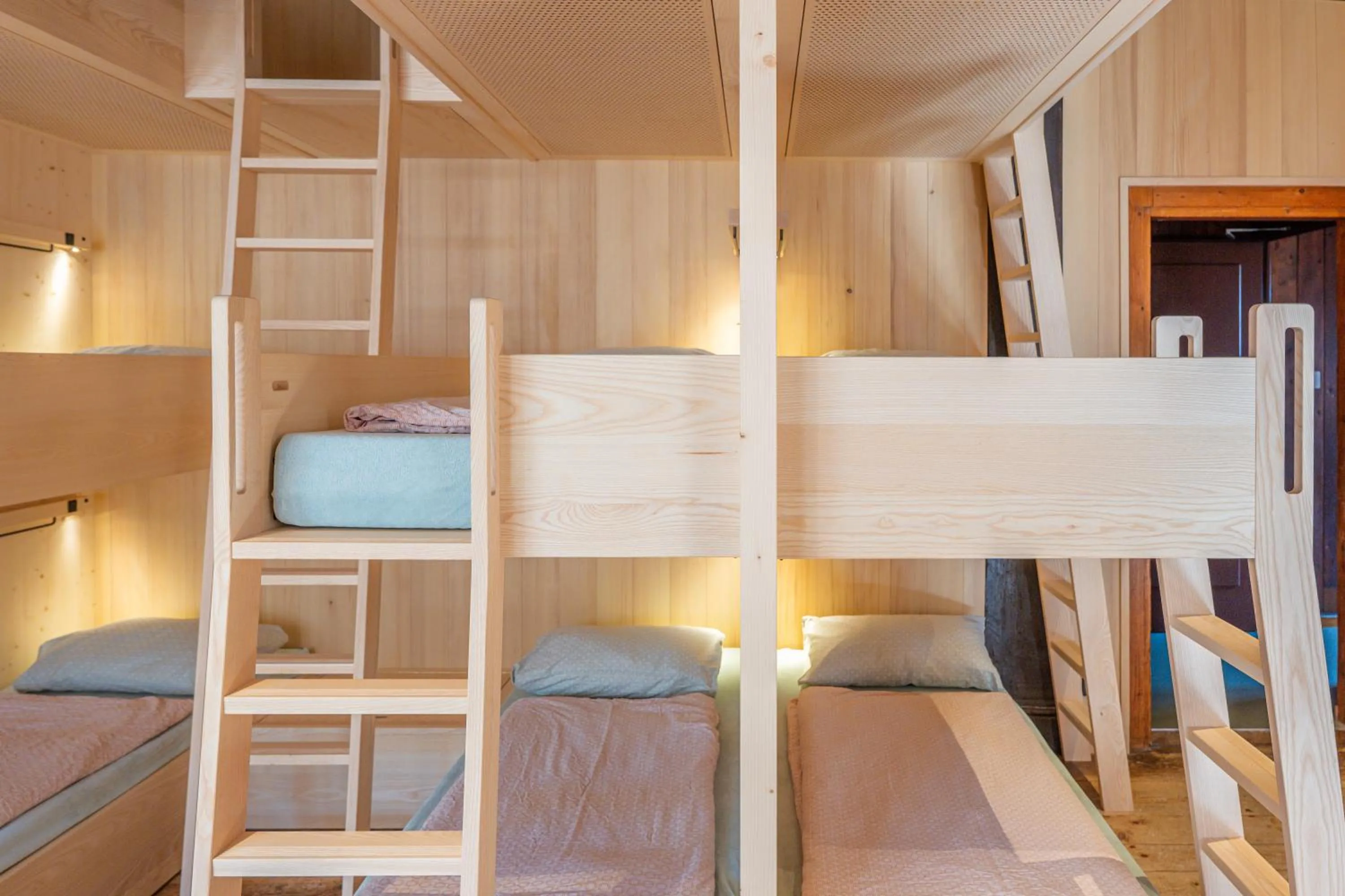 Photo of the whole room, Bed in Mariastein-Rotberg Youth Hostel