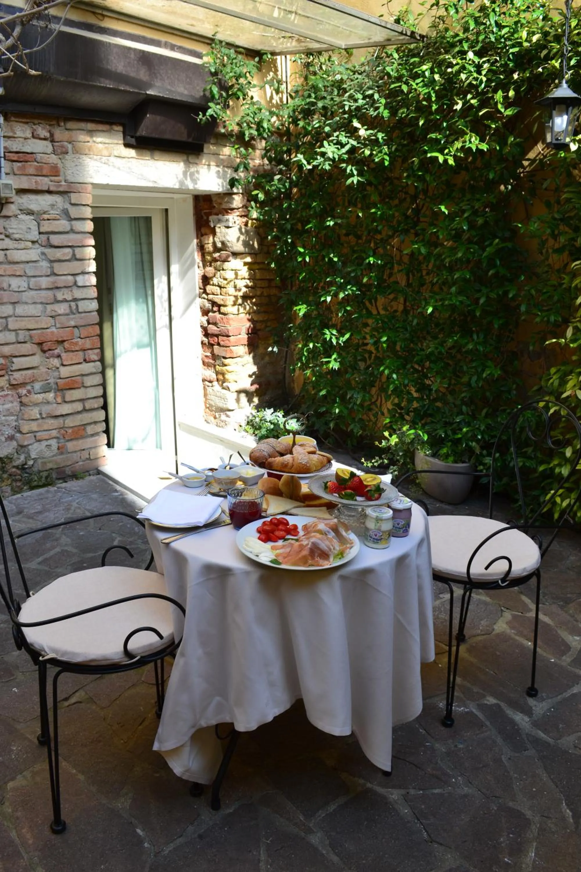 Patio in Avogaria 5 Rooms