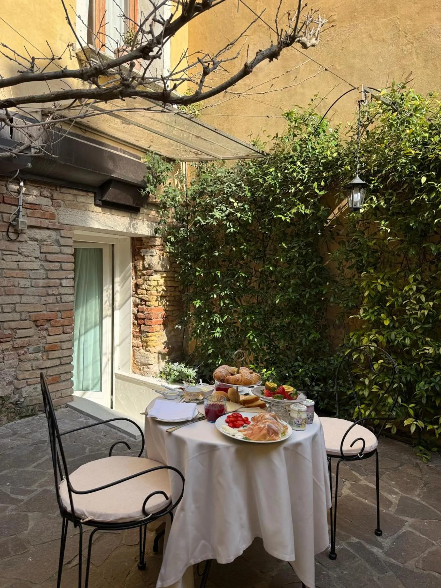 Patio in Avogaria 5 Rooms