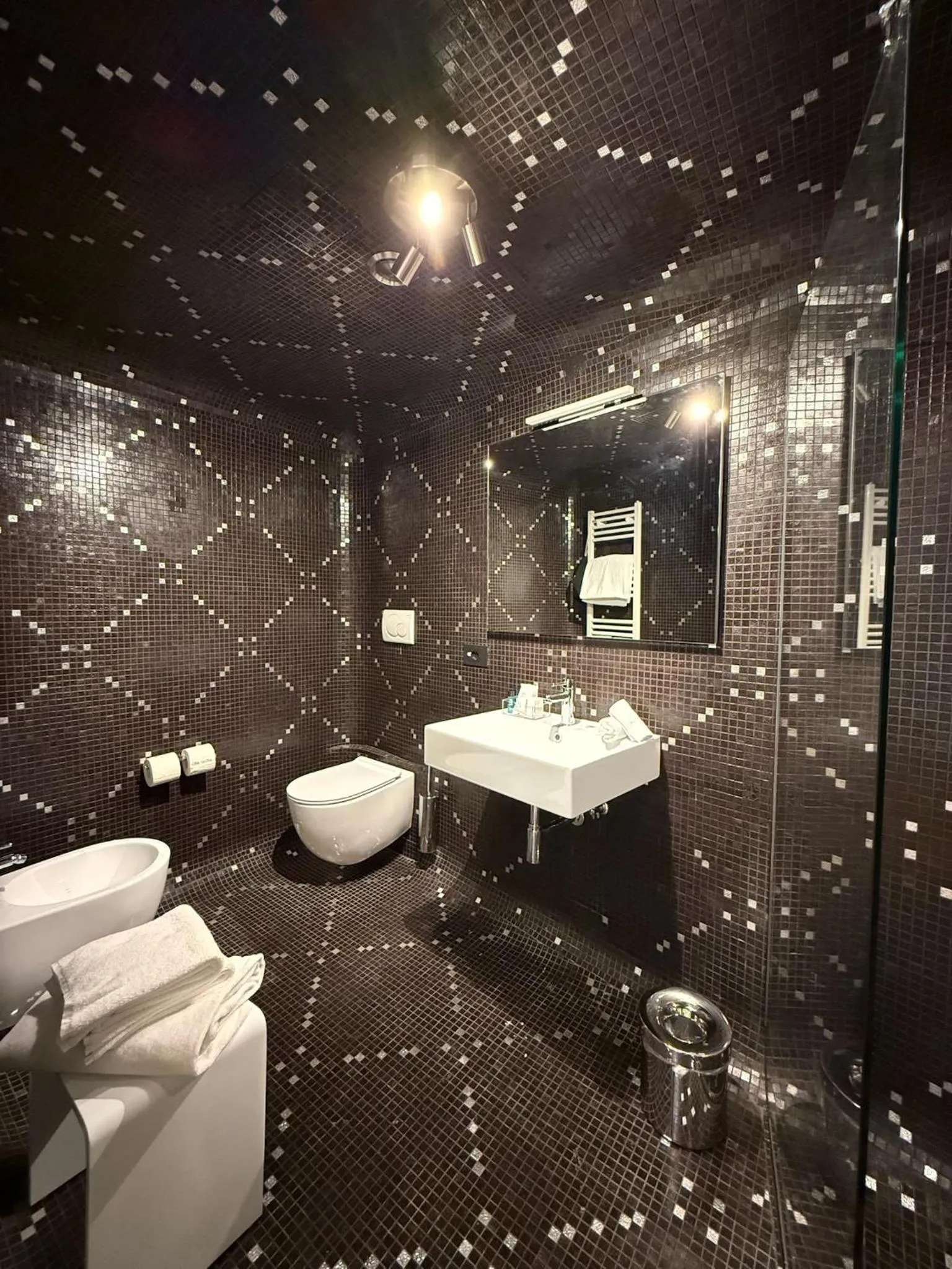 Shower in Avogaria 5 Rooms