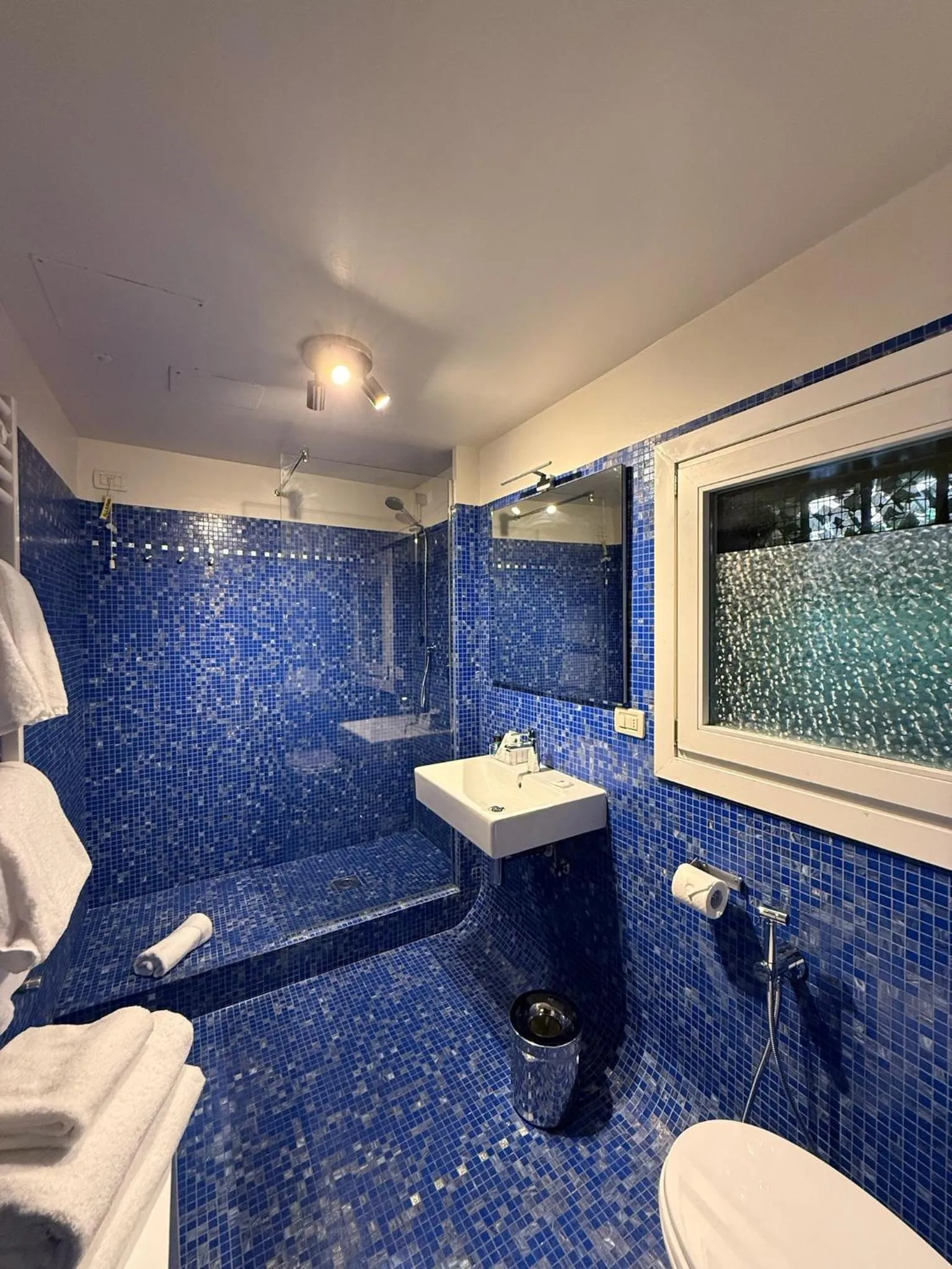 Shower in Avogaria 5 Rooms