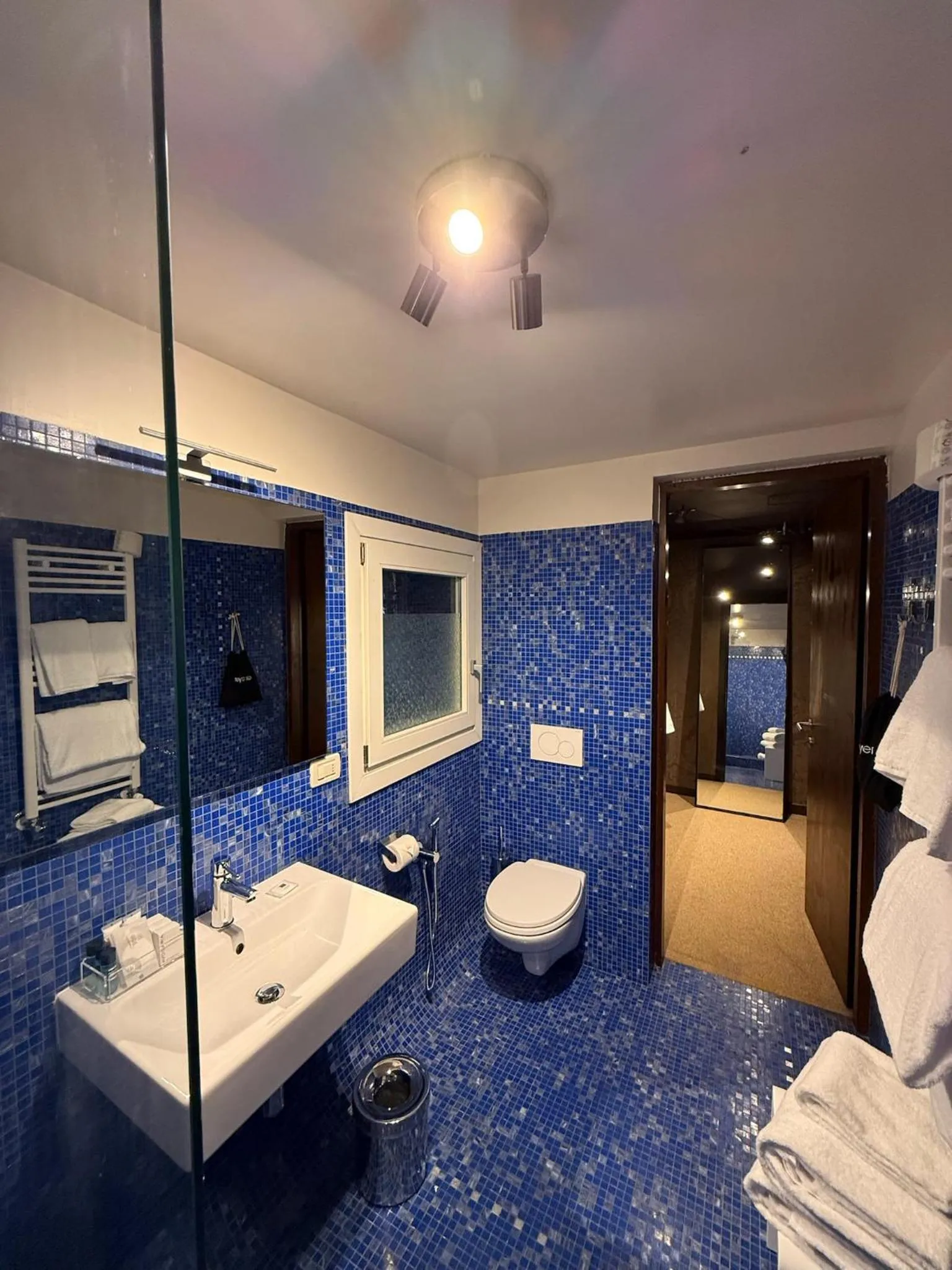 Shower in Avogaria 5 Rooms