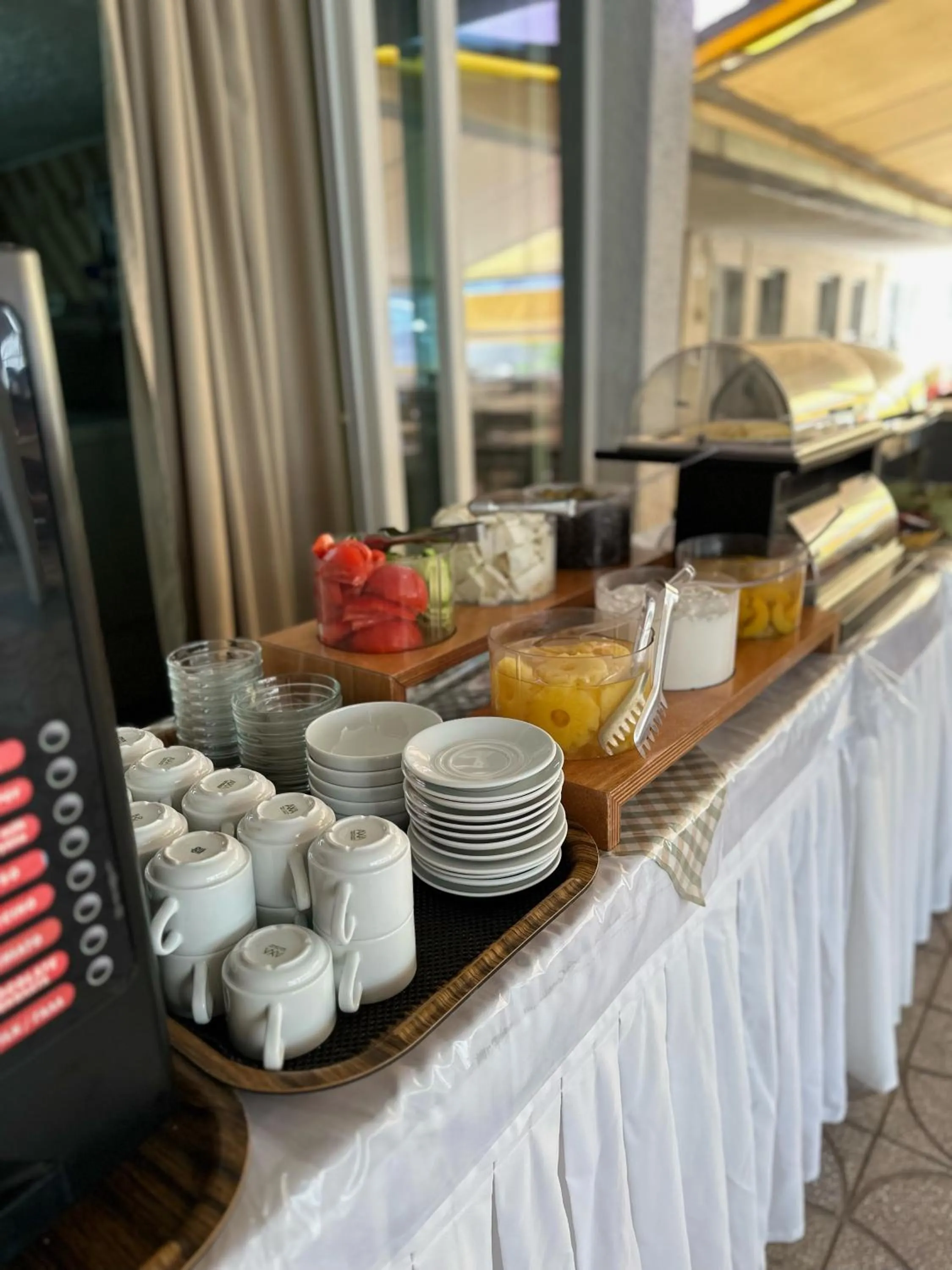 Restaurant/places to eat in Hotel Olympion