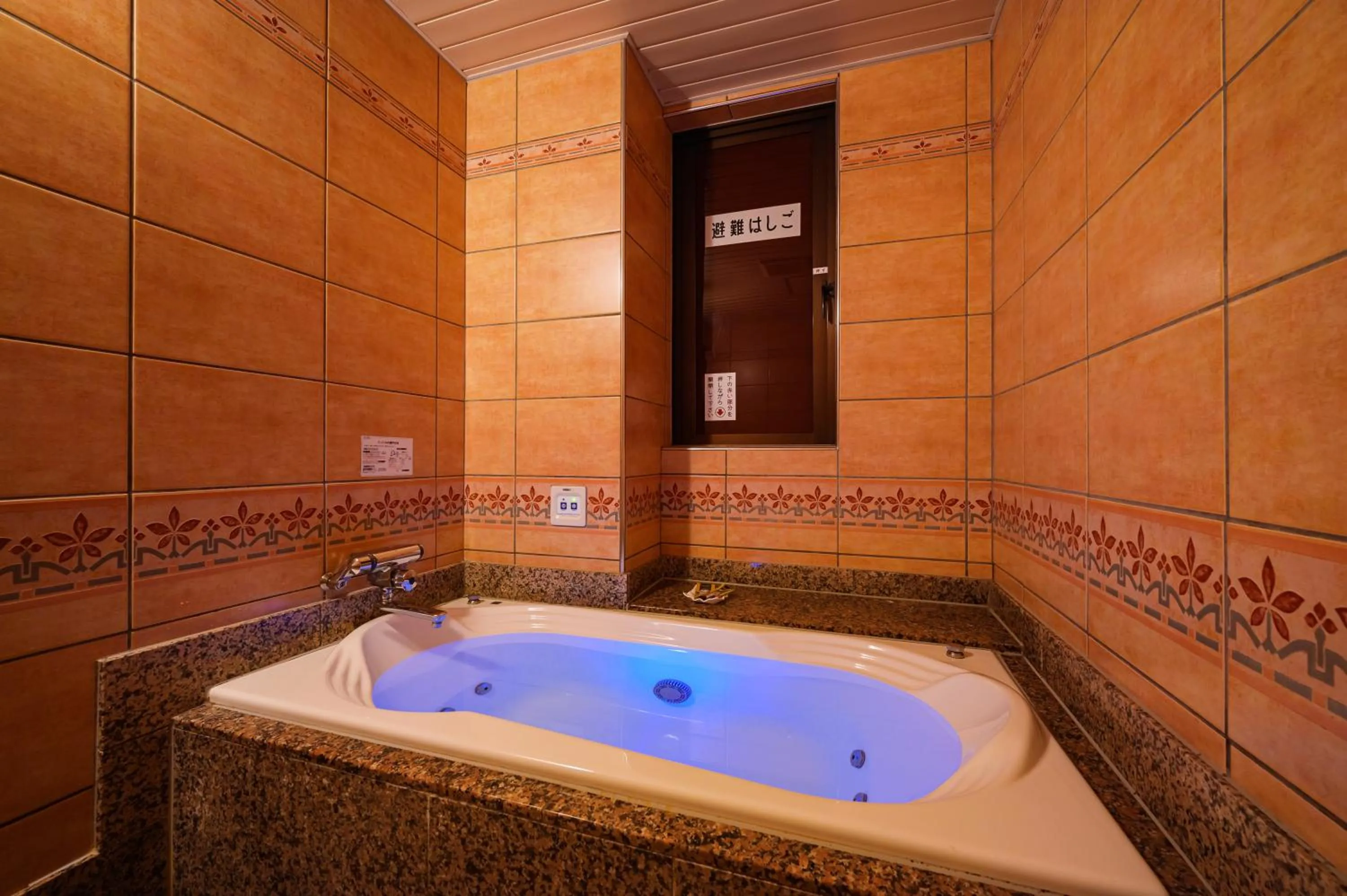 Hot Tub in Hotel Metro (Adult Only)