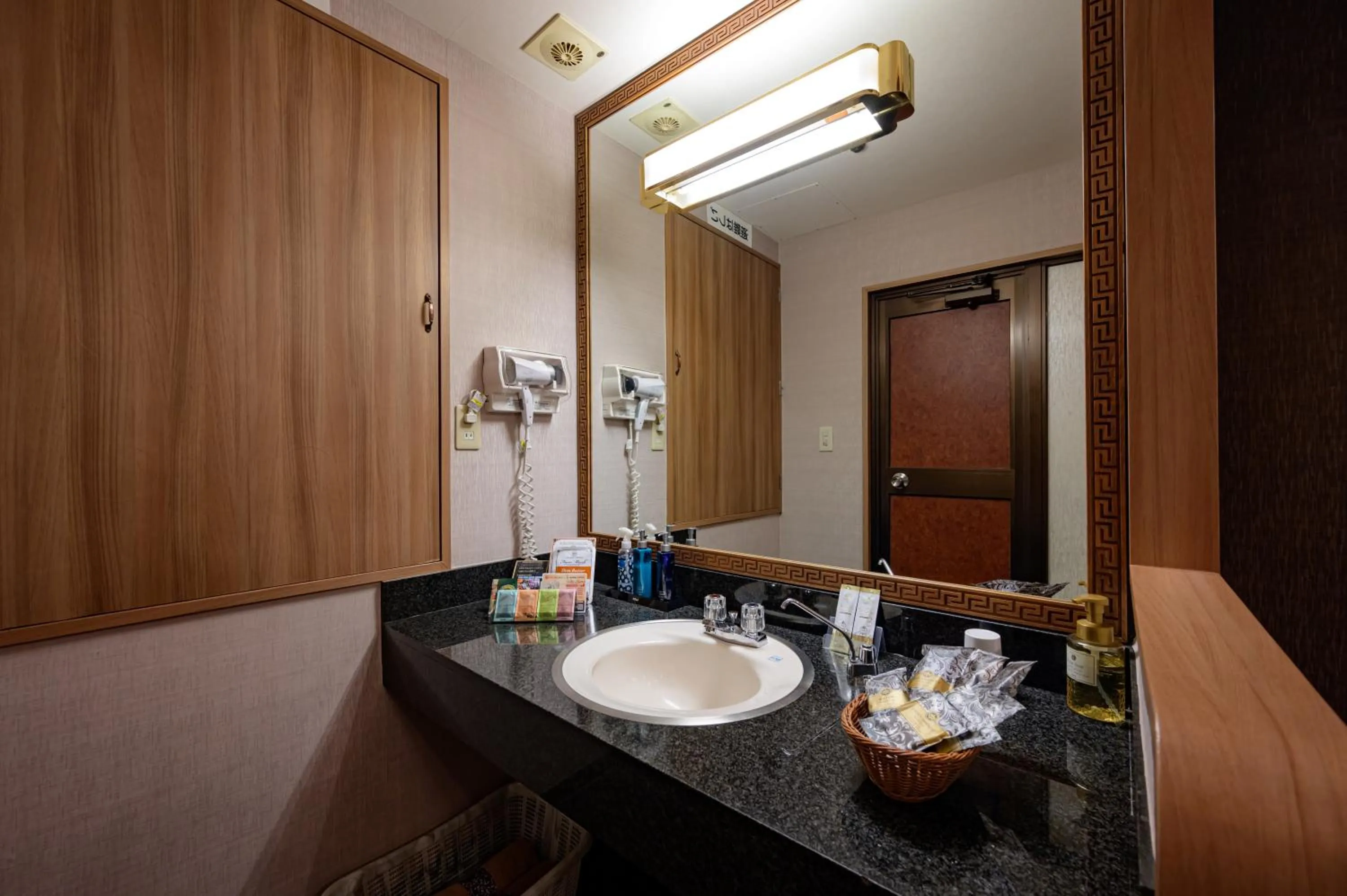 Hotel Metro (Adult Only)