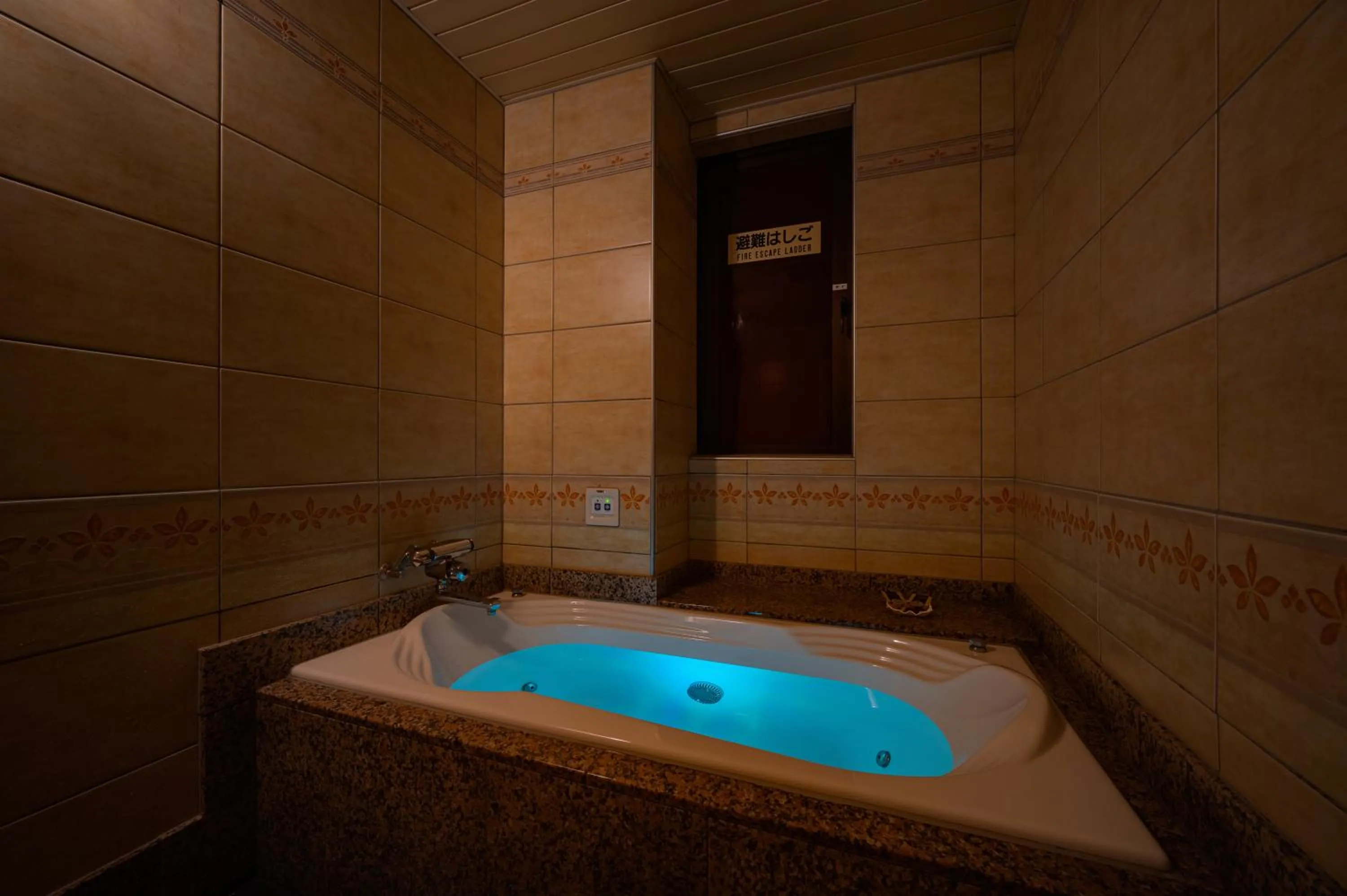 Hotel Metro (Adult Only)