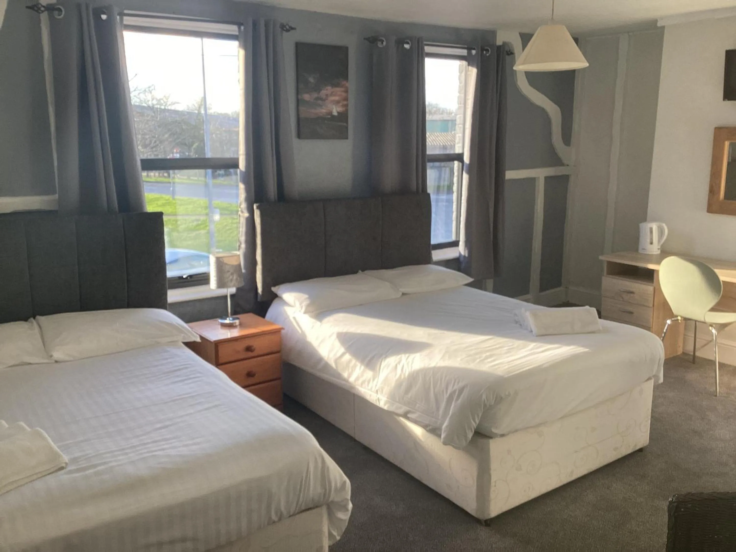 Bedroom, Bed in The Riverside