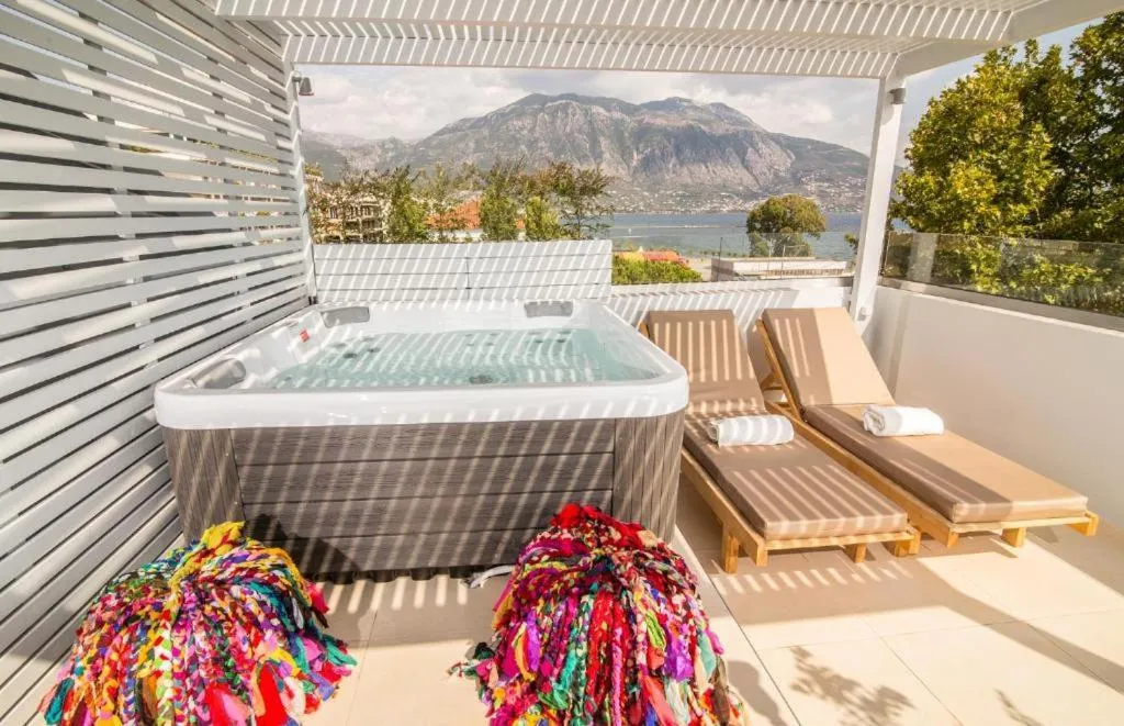 Hot Tub in Panellinion Luxury Rooms