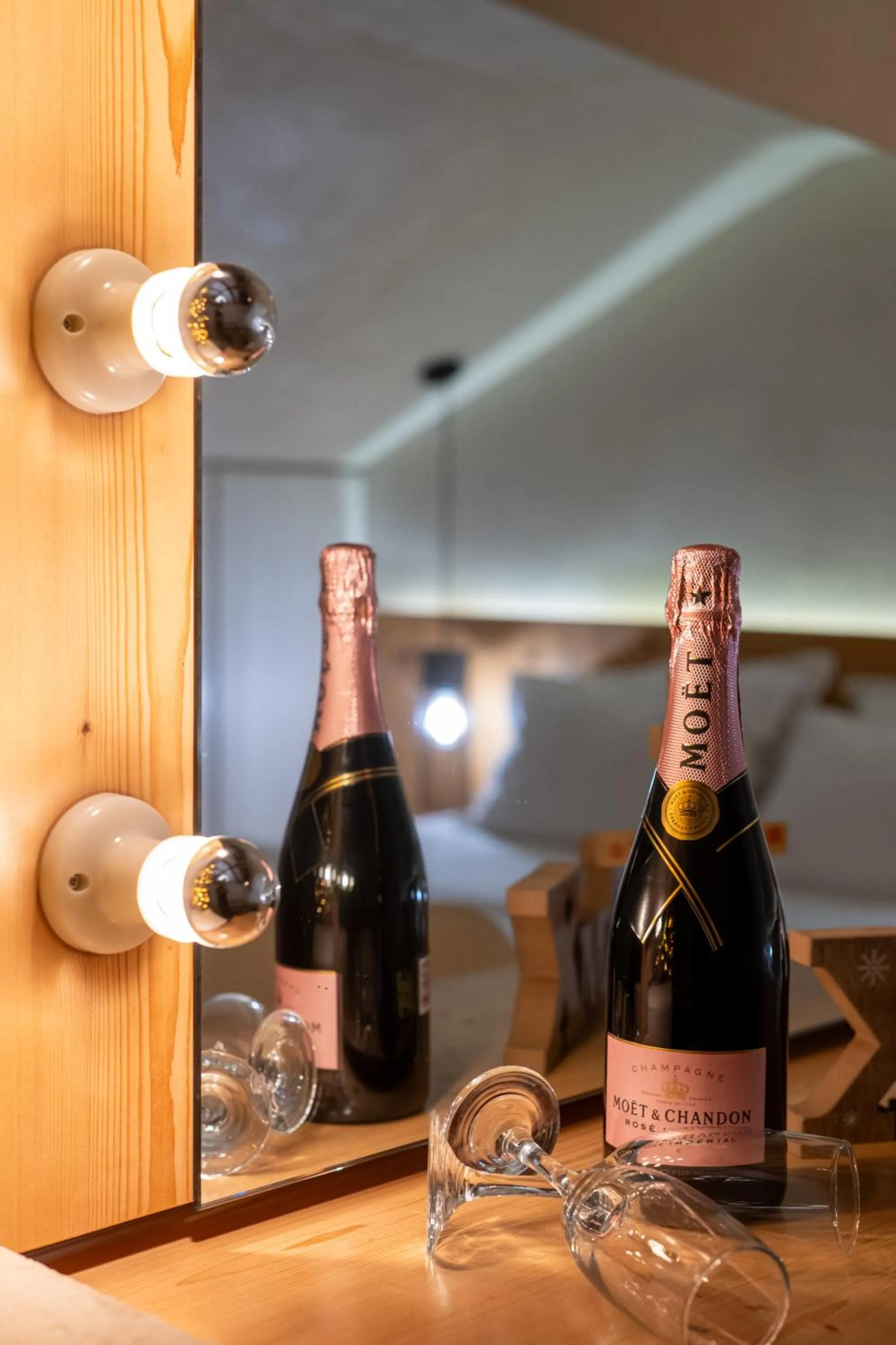 Decorative detail in Panellinion Luxury Rooms