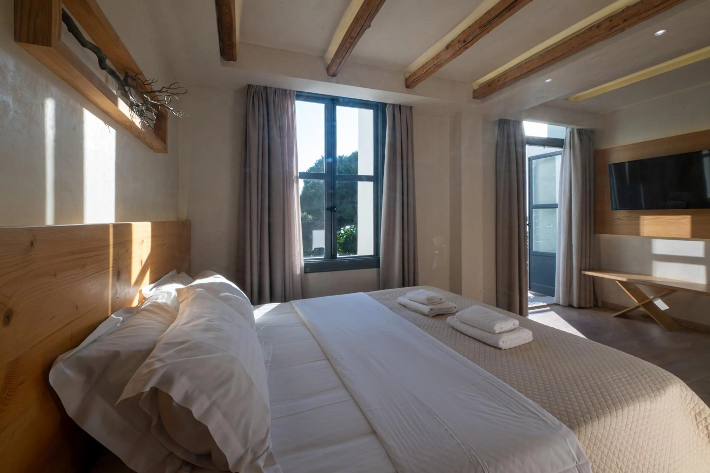 Photo of the whole room, Bed in Panellinion Luxury Rooms