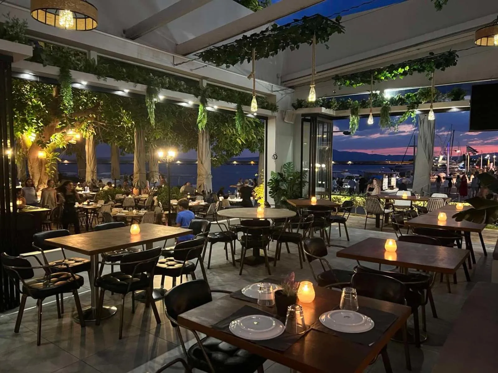 Restaurant/places to eat in Panellinion Luxury Rooms