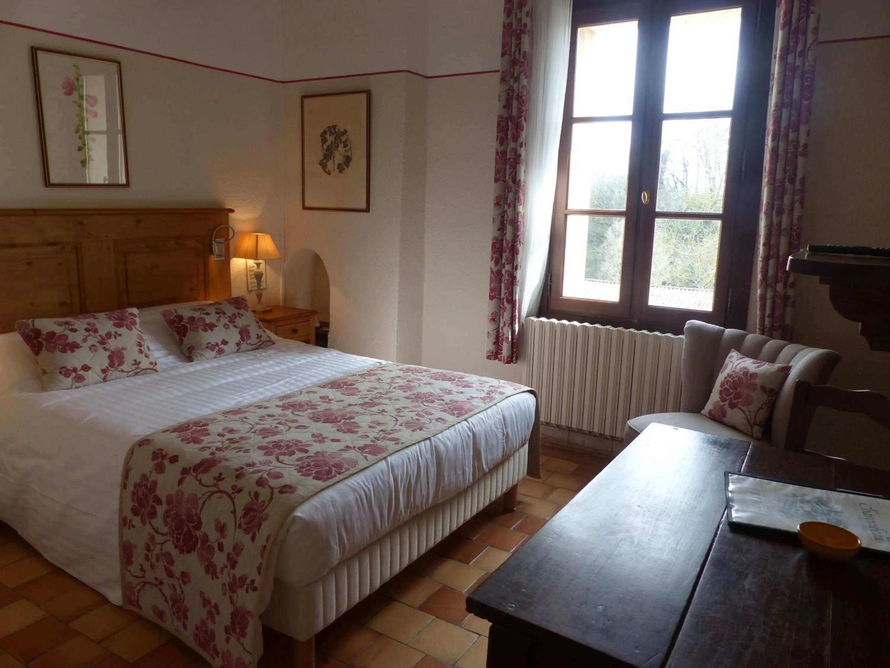Bedroom, Bed in Charembeau