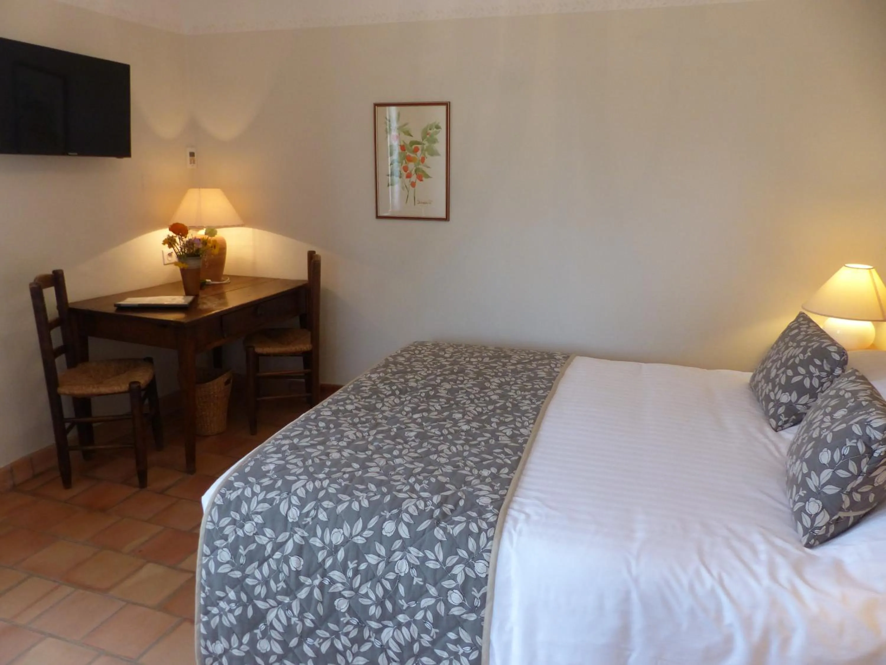 Bedroom, Bed in Charembeau