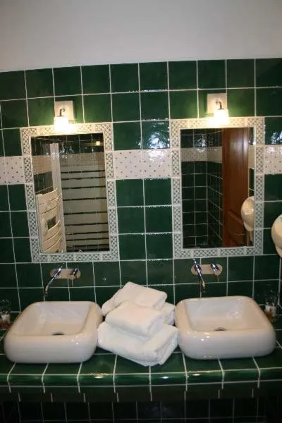 Bathroom in Charembeau
