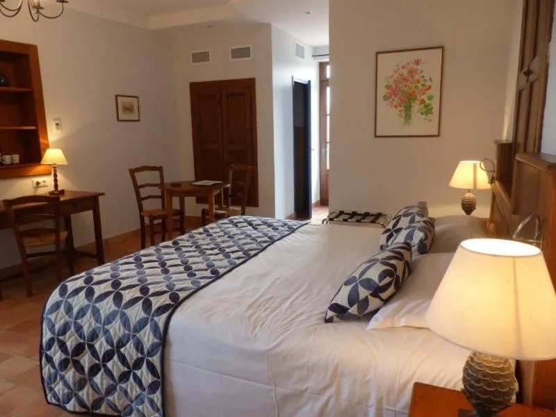 Bedroom, Bed in Charembeau