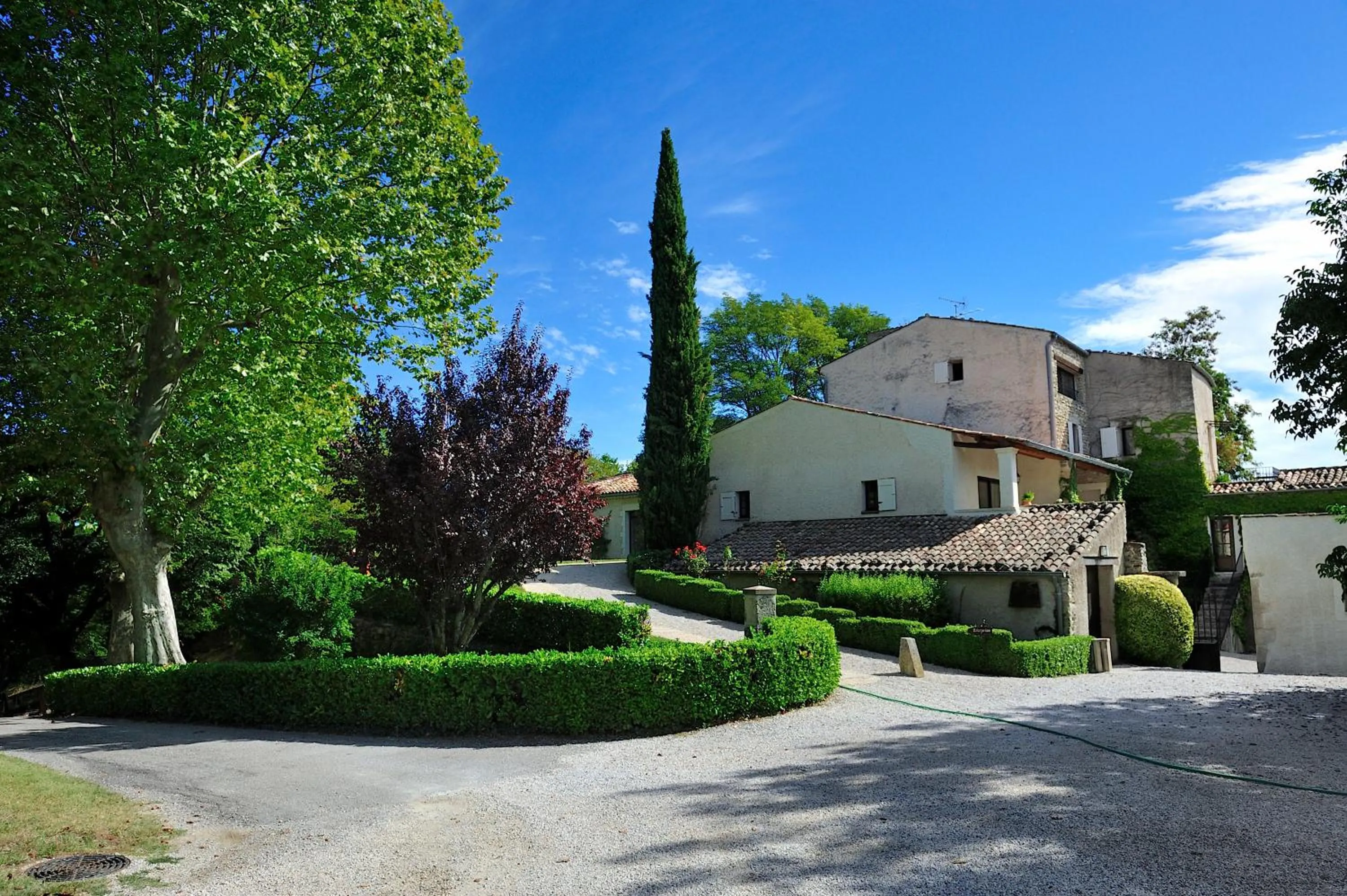 Facade/entrance in Charembeau
